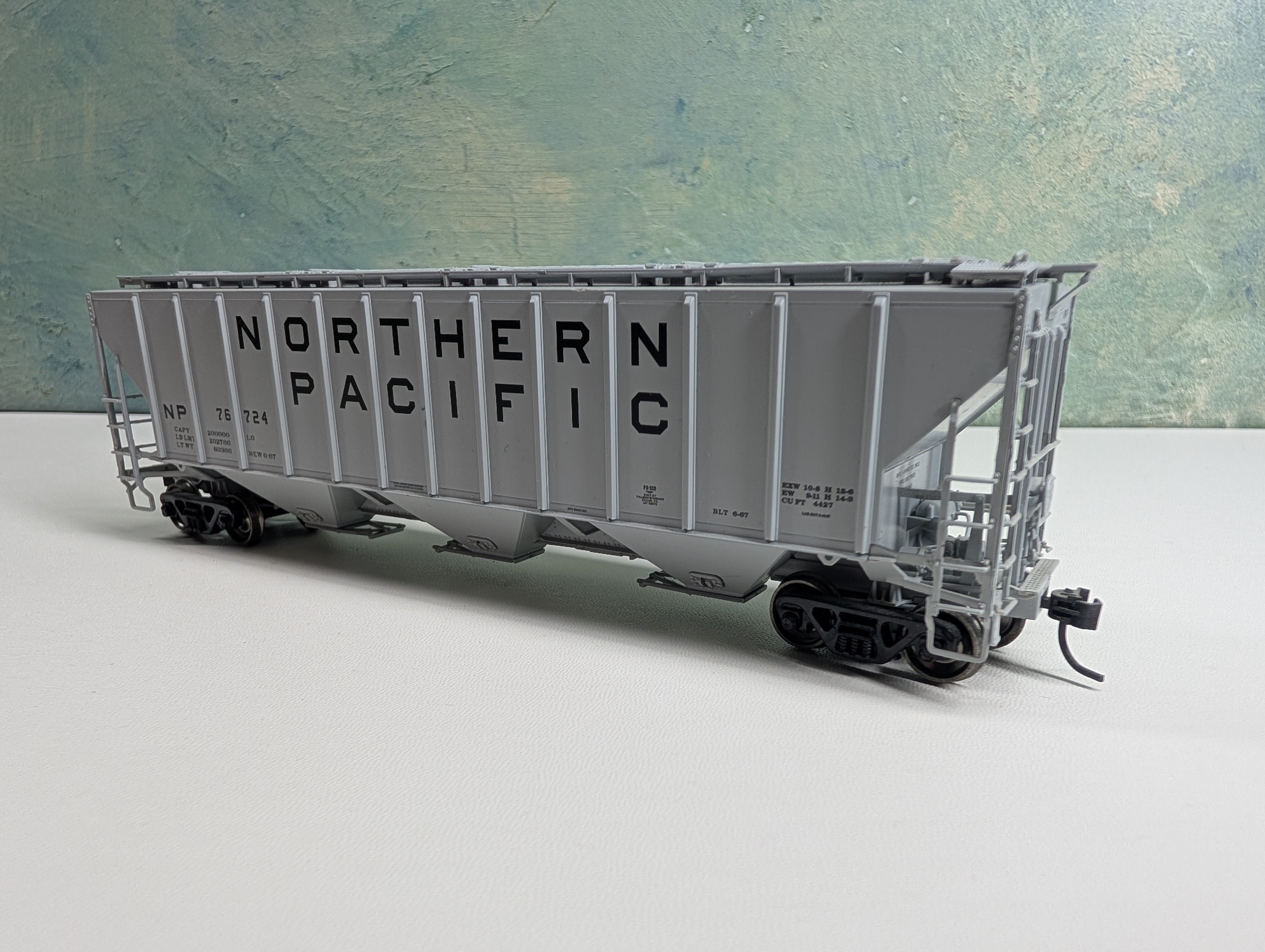 USED Life-Like HO Scale Proto2000 4427 PS2-CD High Side Covered Hopper Northern Pacific NP #76724 Metal Wheels