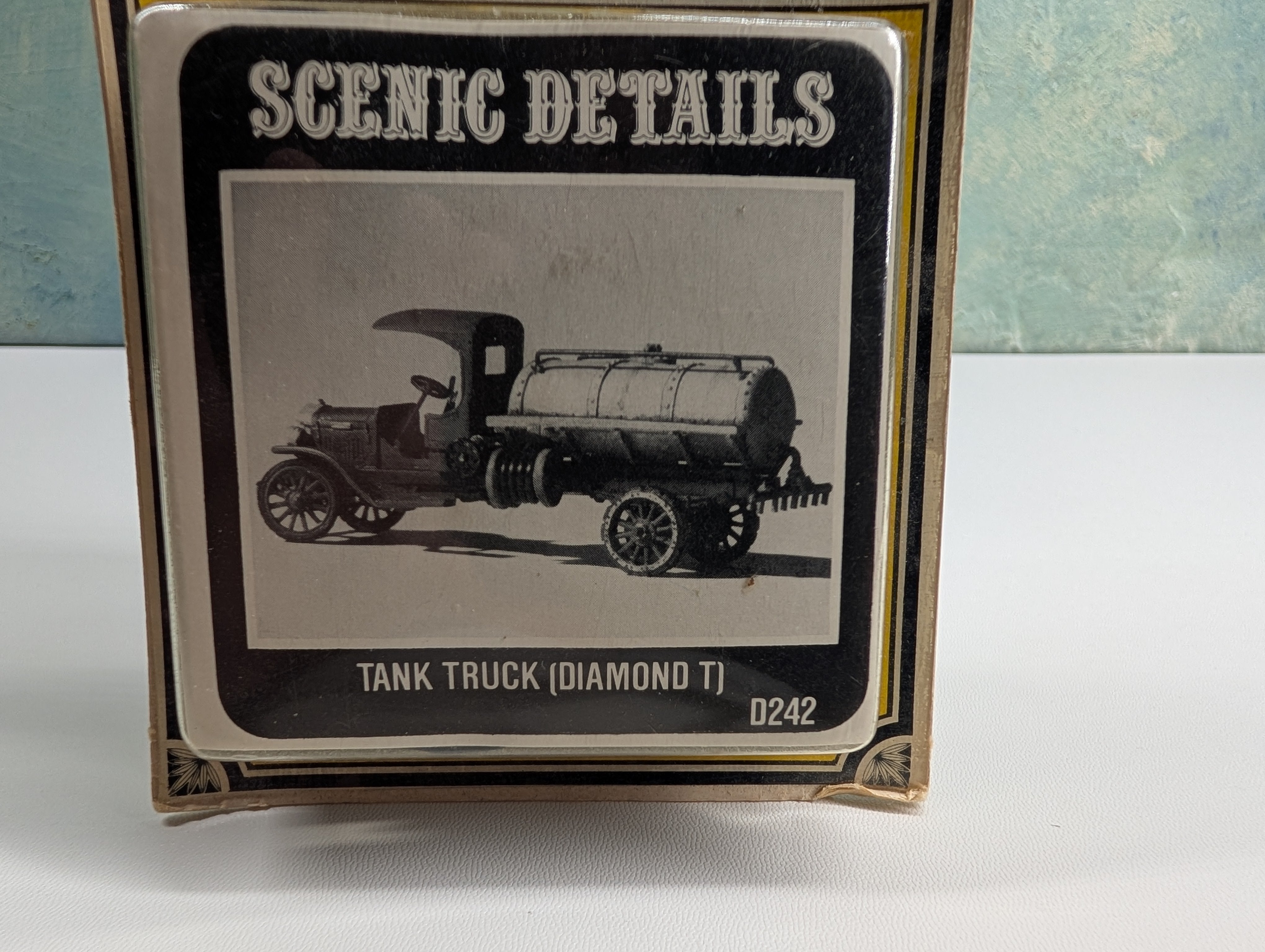 Woodland Scenics D242 HO Scale Tank Truck (Diamond T) (Metal Casting) KIT