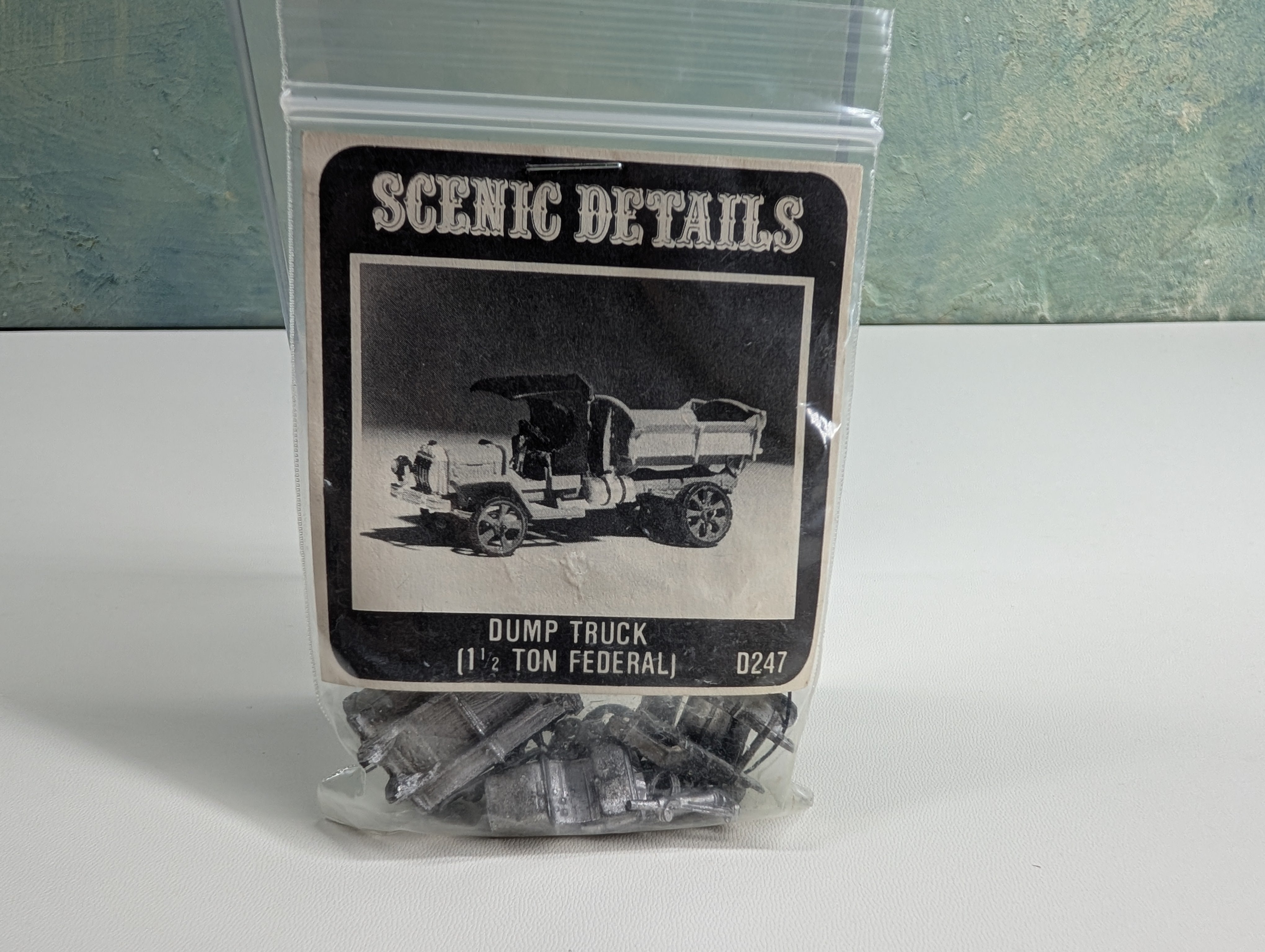 Woodland Scenics D247 HO Scale Dump Truck (Metal Casting) KIT
