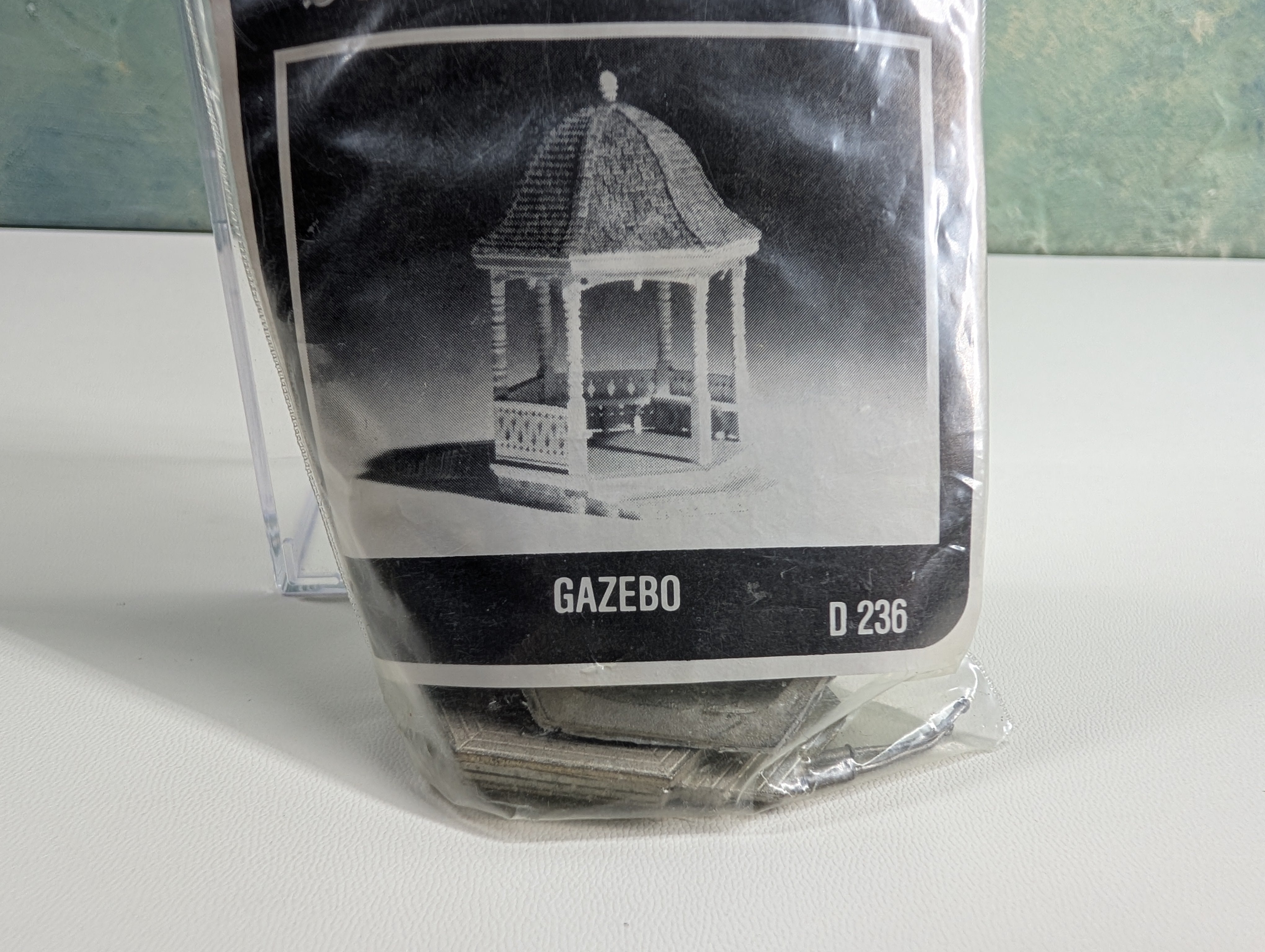 Woodland Scenics D236 HO Scale Gazebo (Metal Casting) KIT