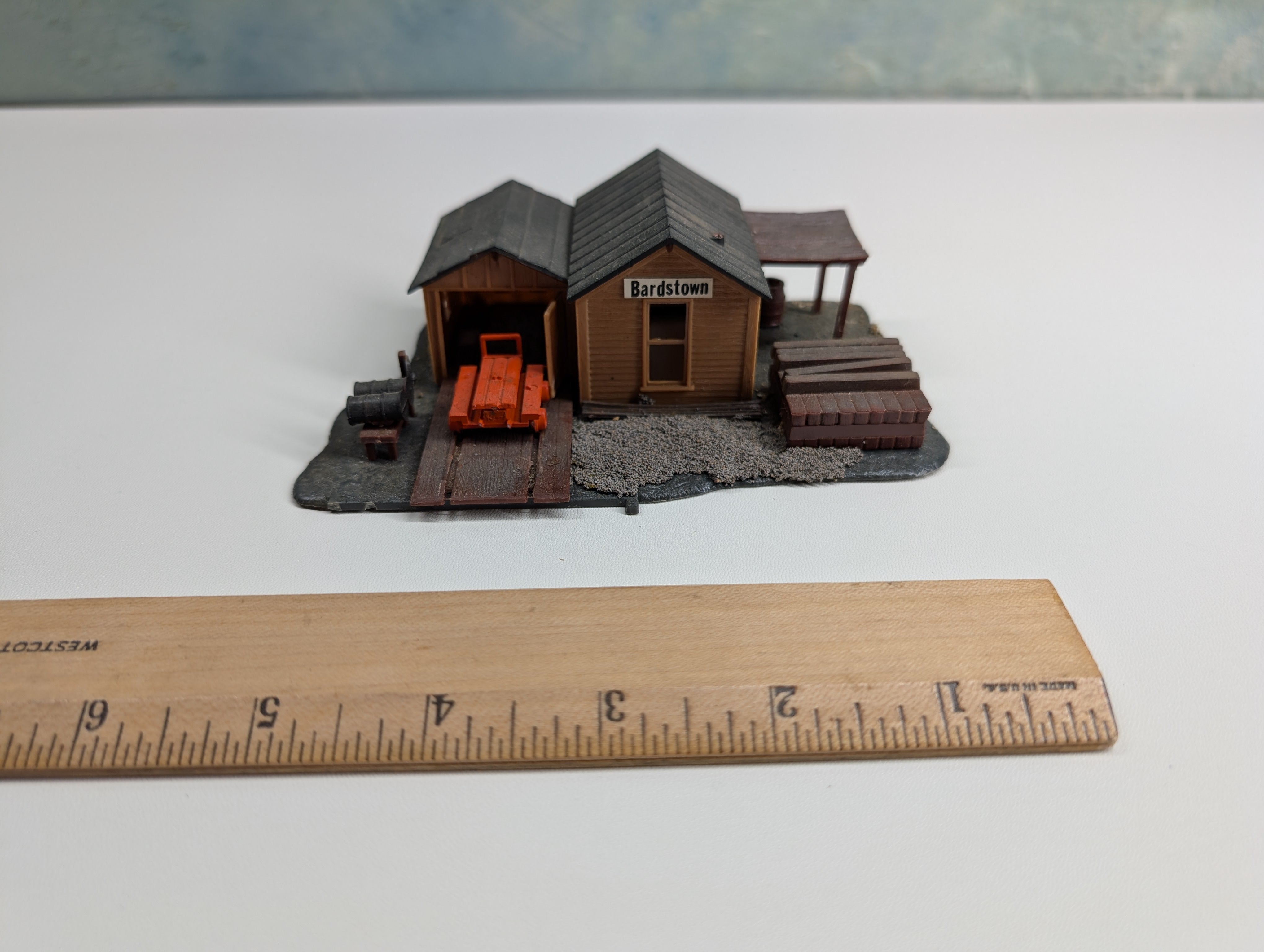 USED HO Scale Trackside Building