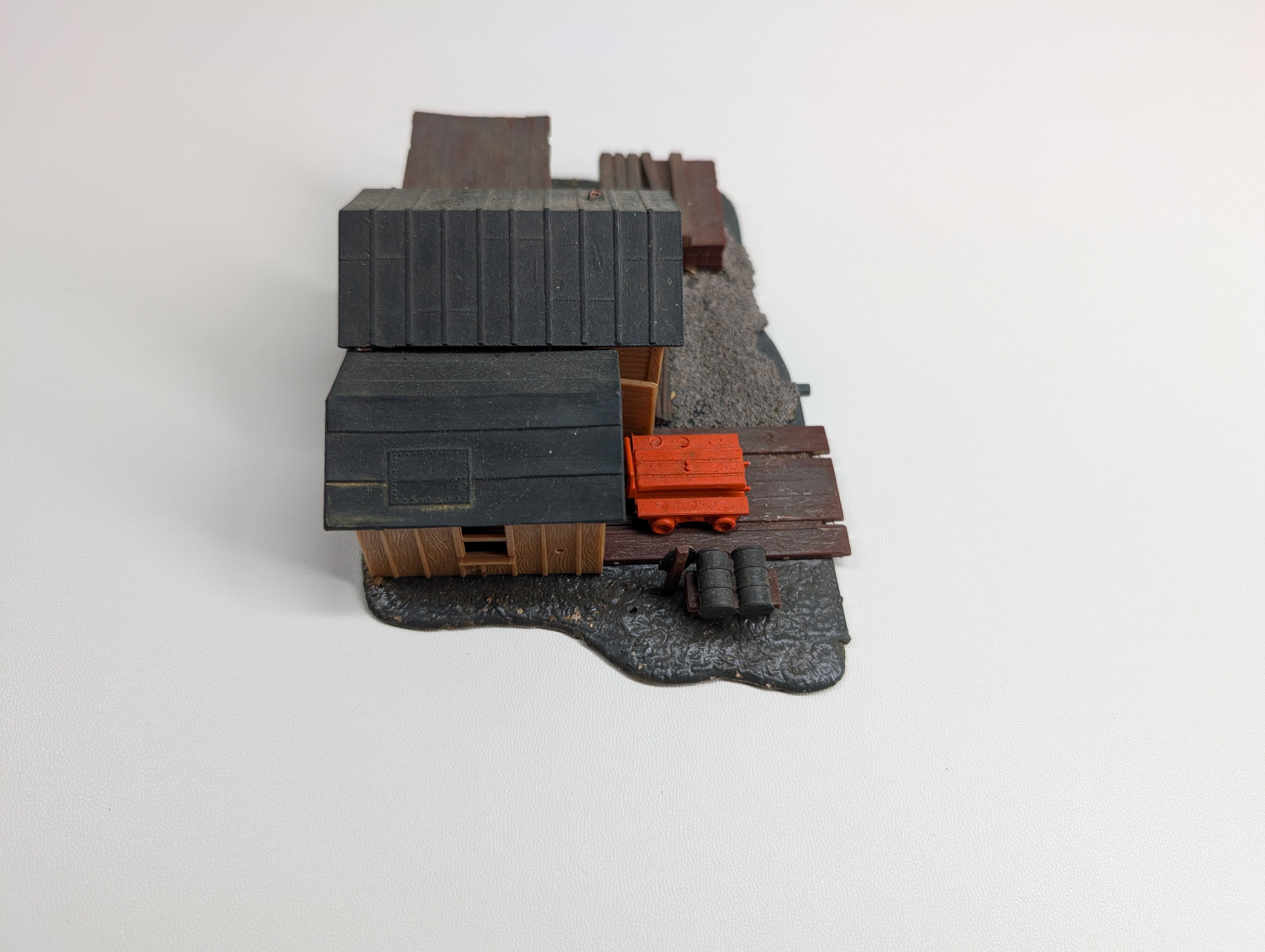 USED HO Scale Trackside Building