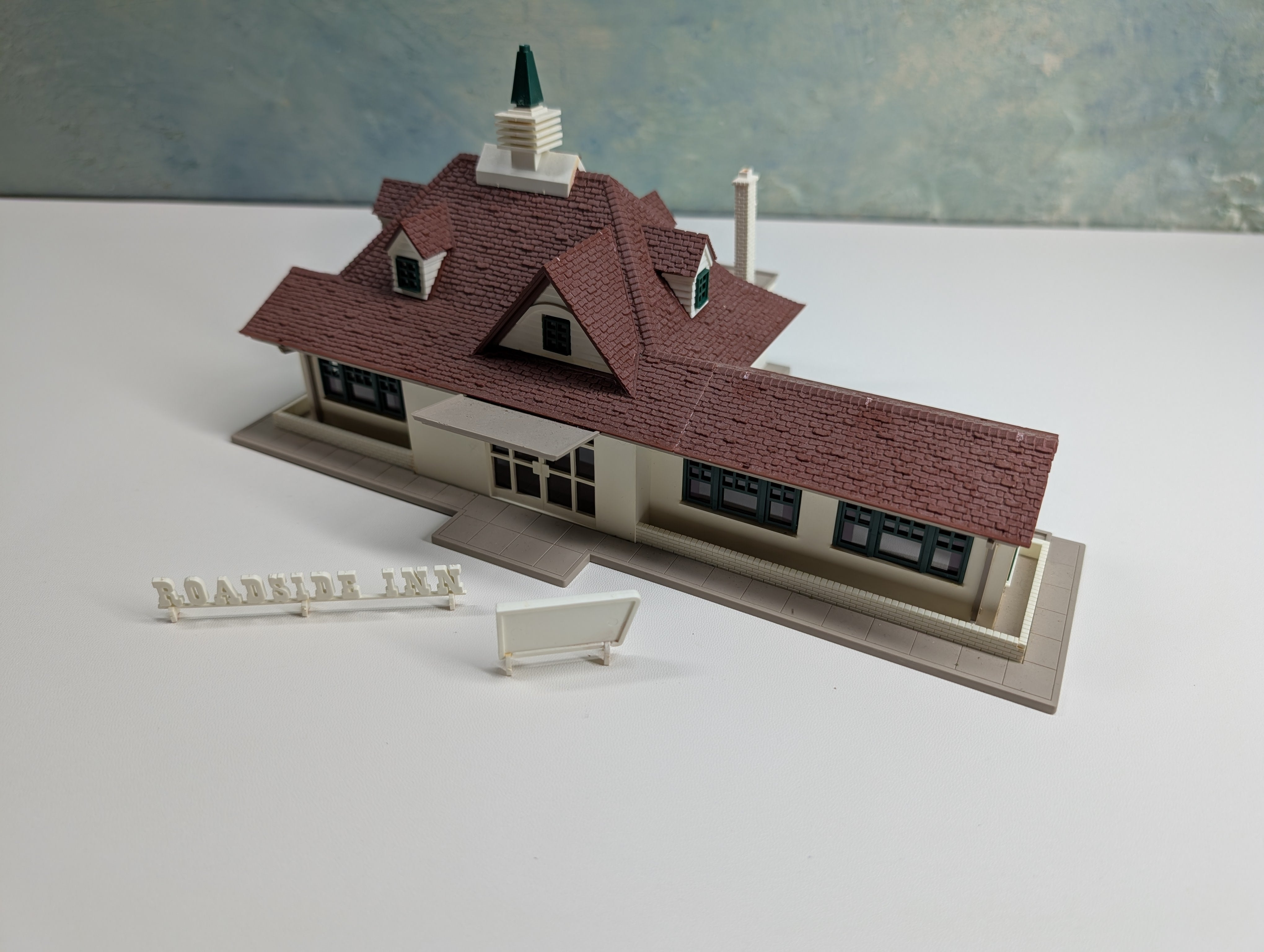 USED HO Scale Roadside Inn, Restaurant