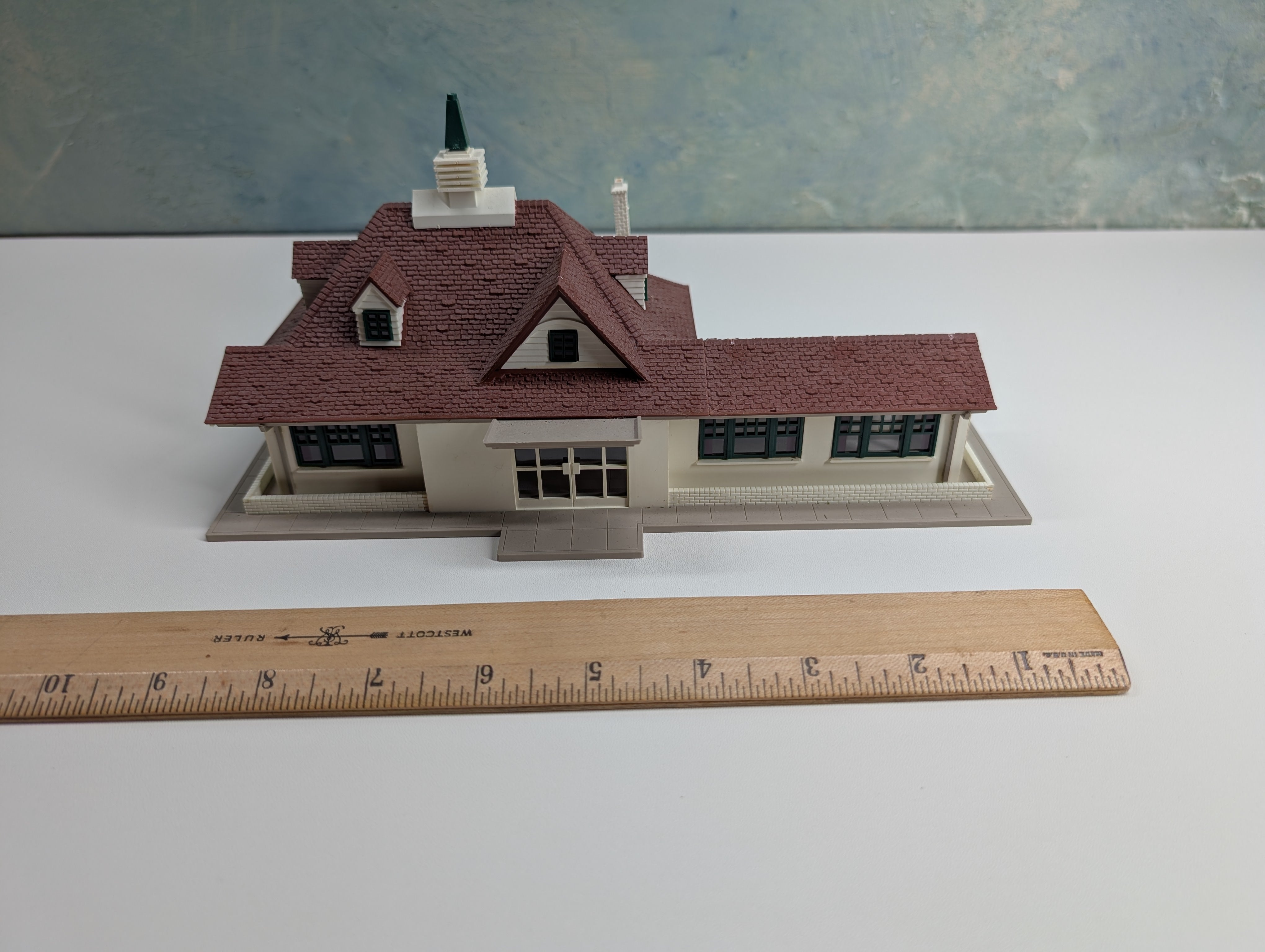 USED HO Scale Roadside Inn, Restaurant