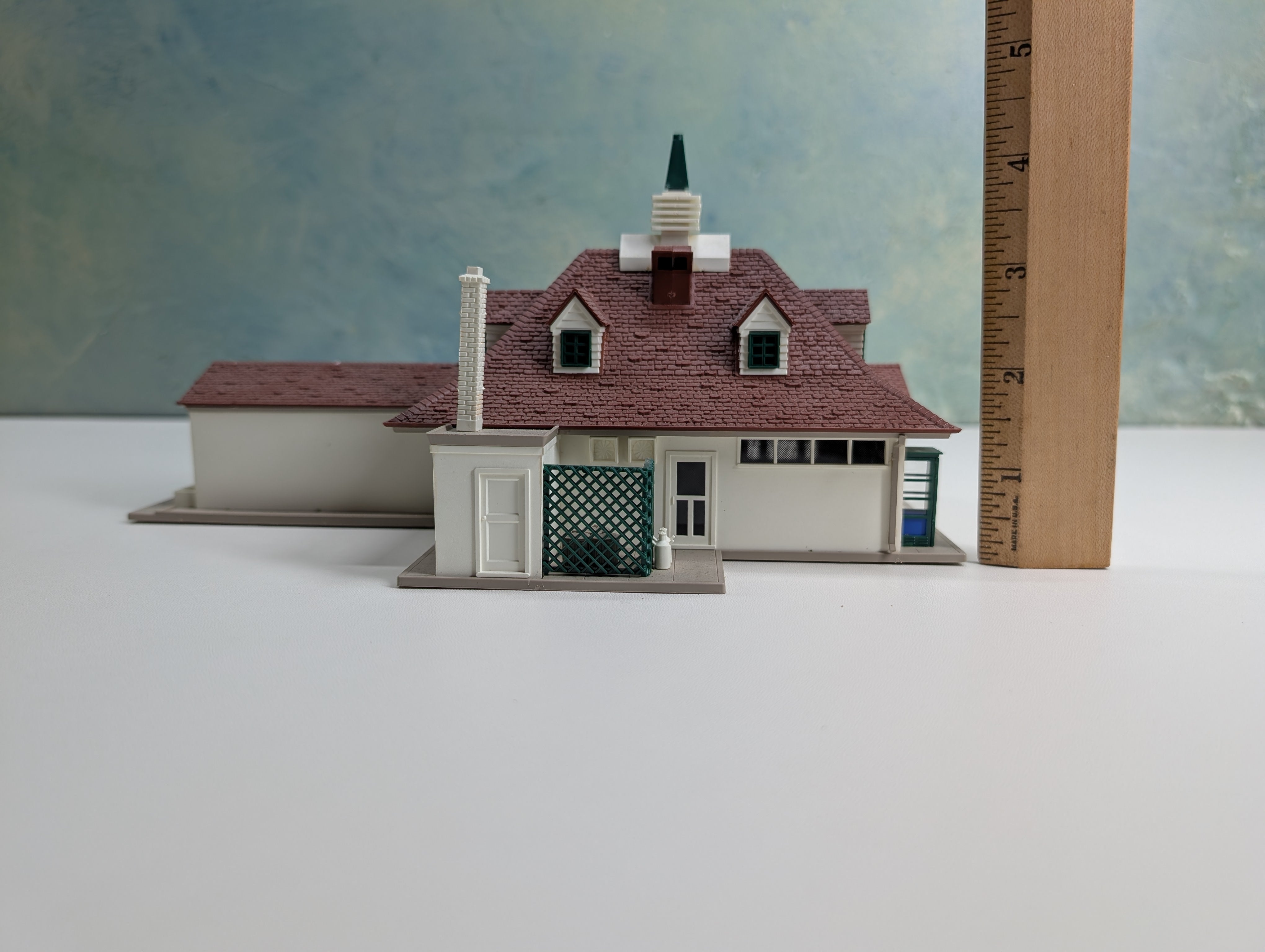 USED HO Scale Roadside Inn, Restaurant