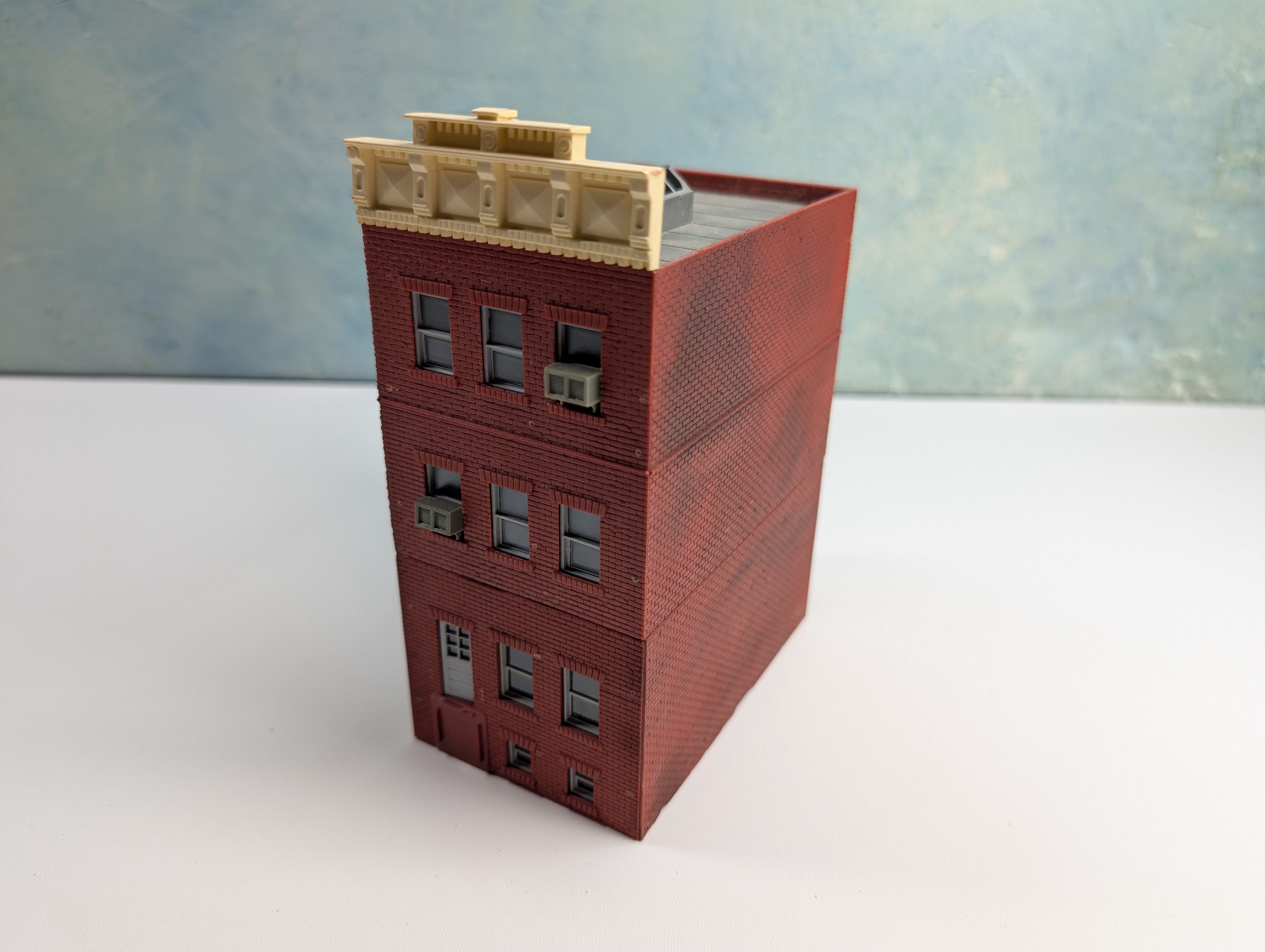 USED HO Scale Brick Apartment Building
