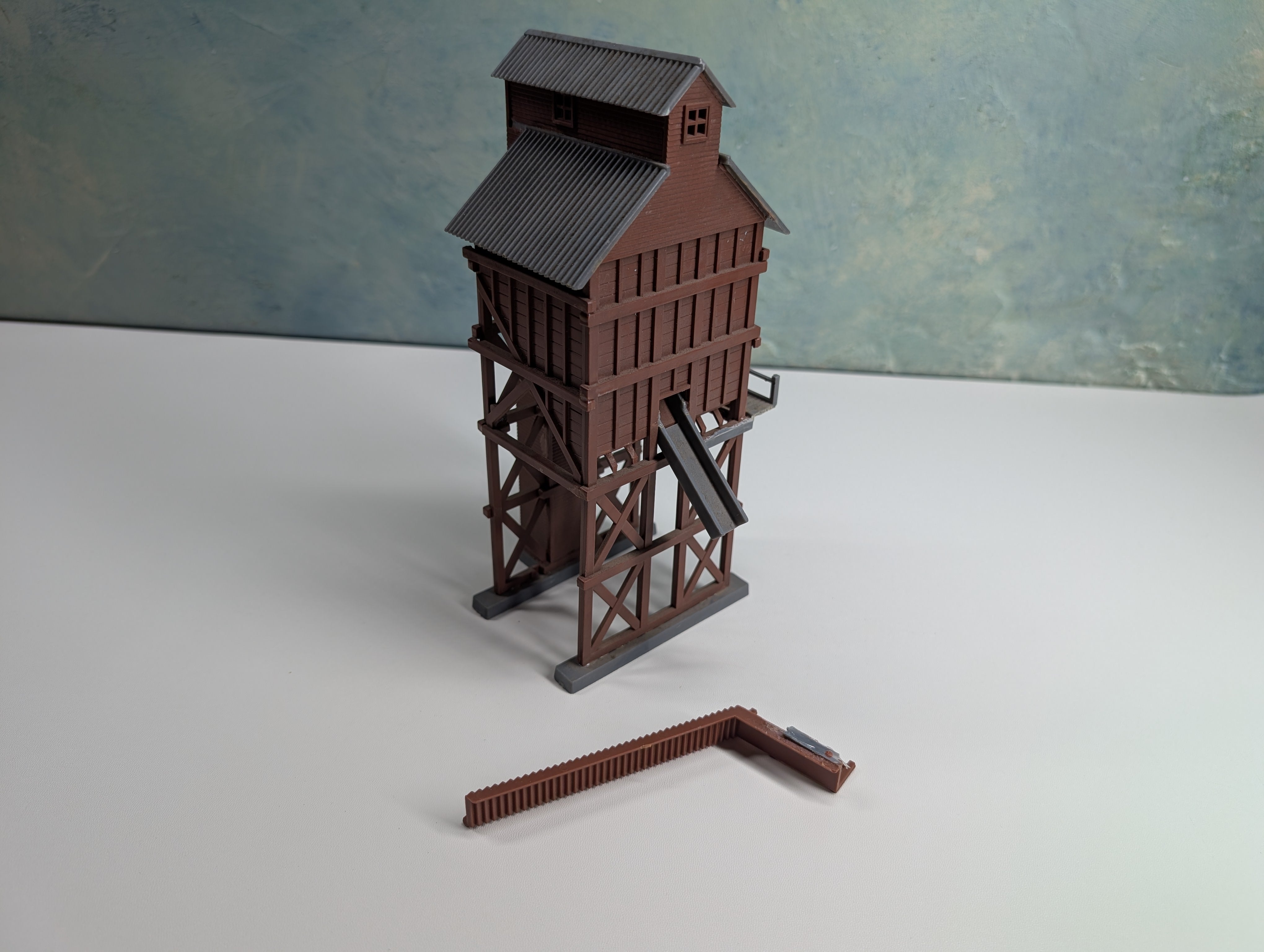 USED HO Scale Coaling Station