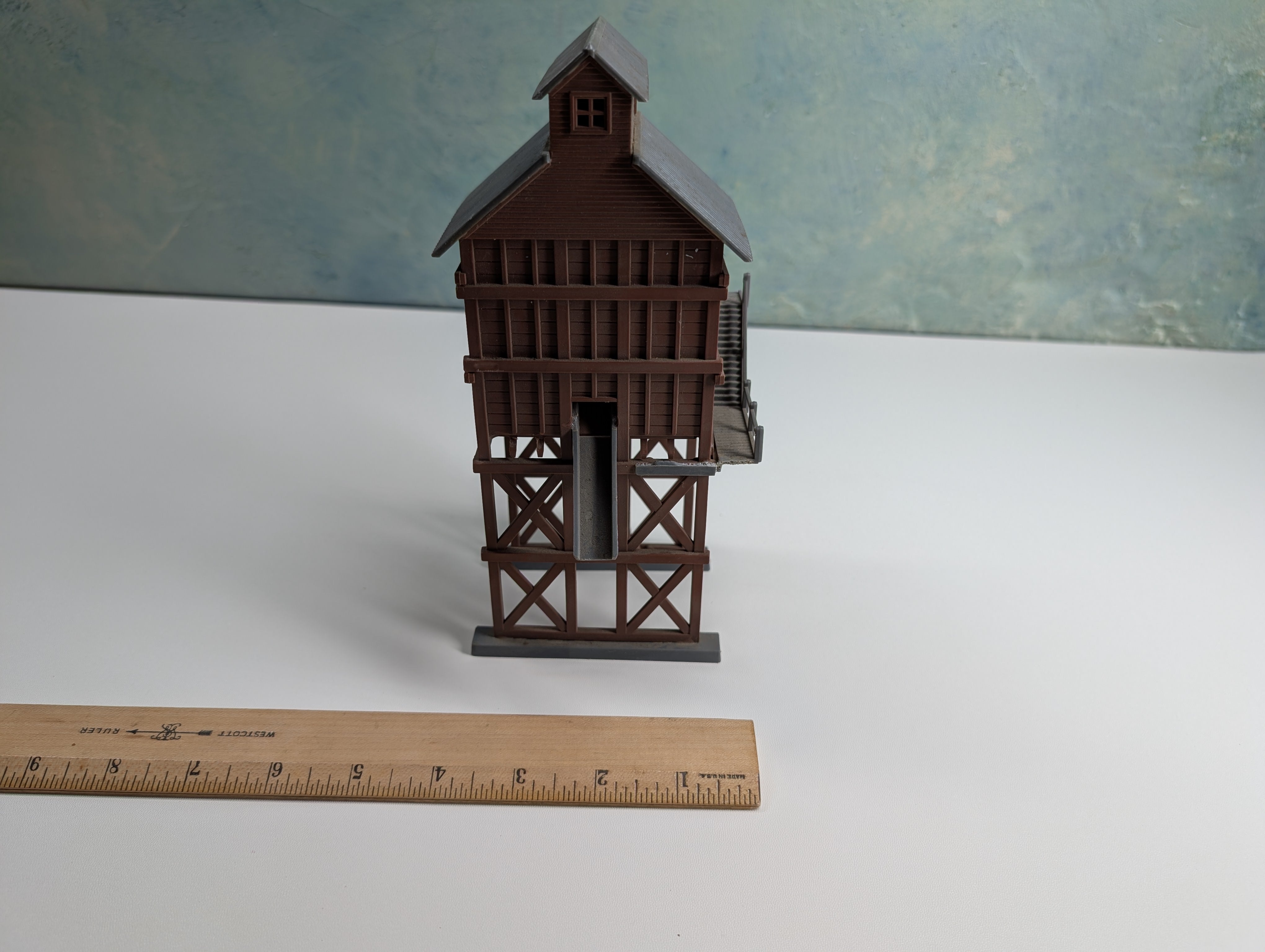 USED HO Scale Coaling Station
