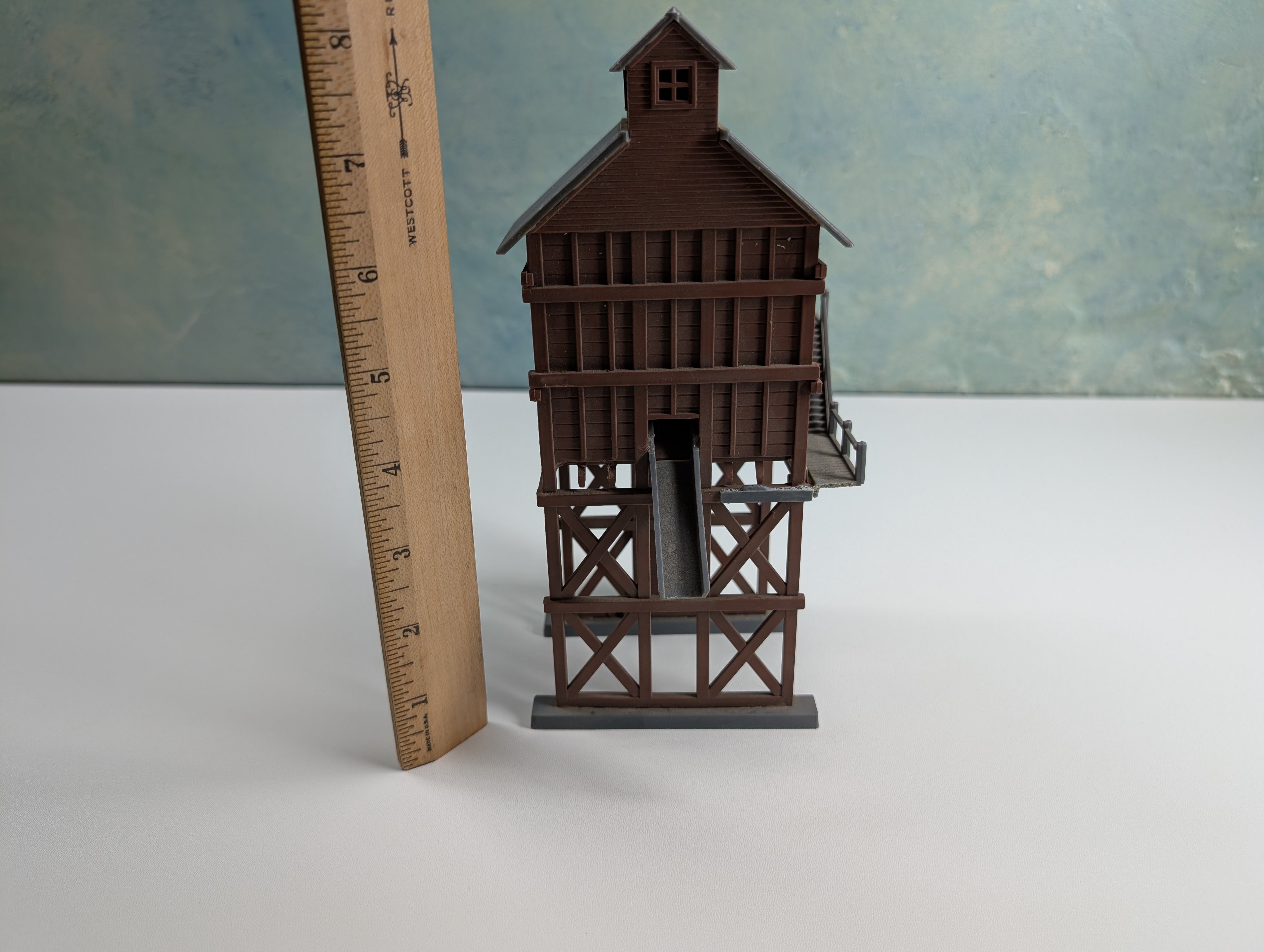 USED HO Scale Coaling Station