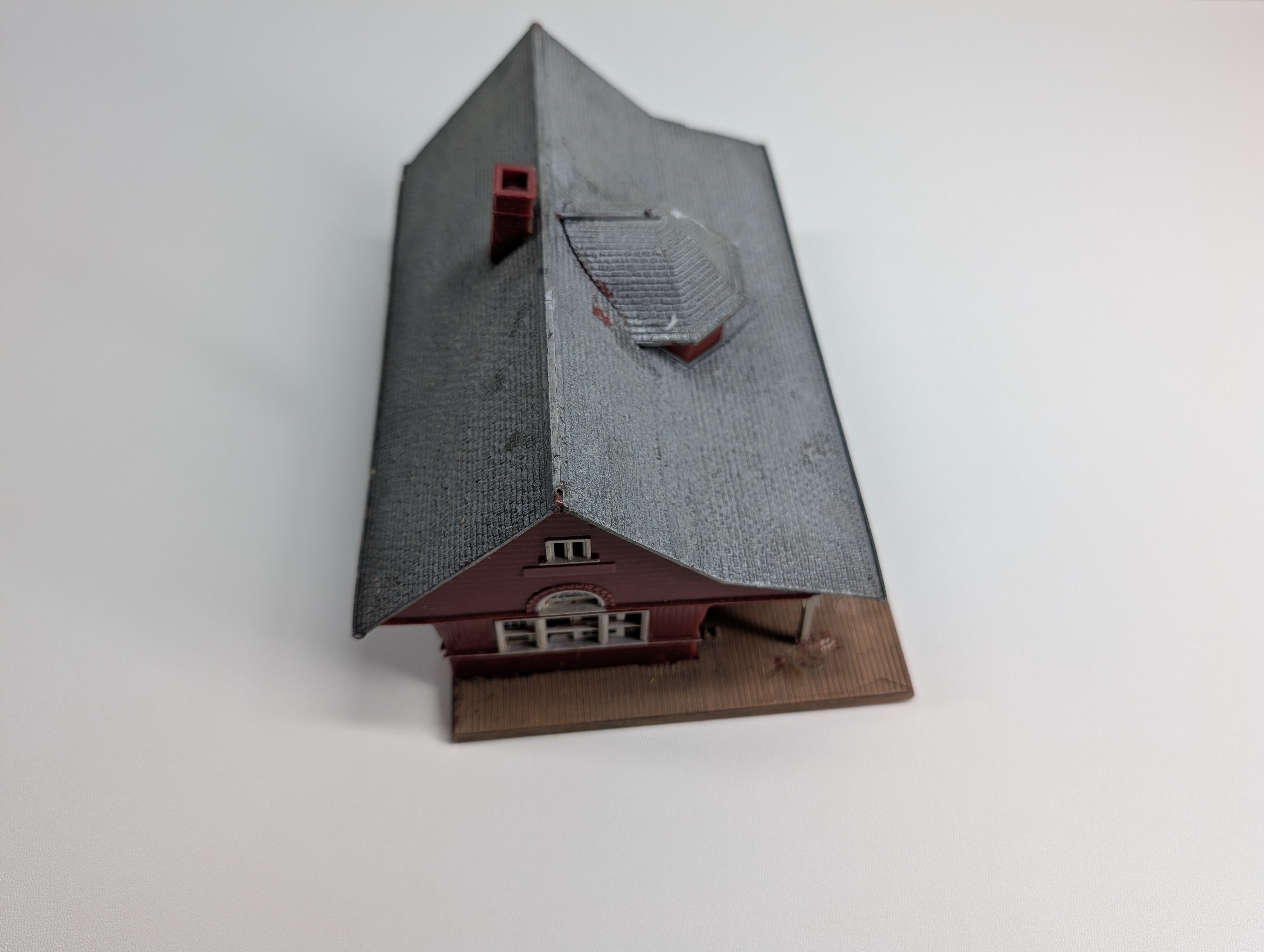 USED HO Scale Suburban Station