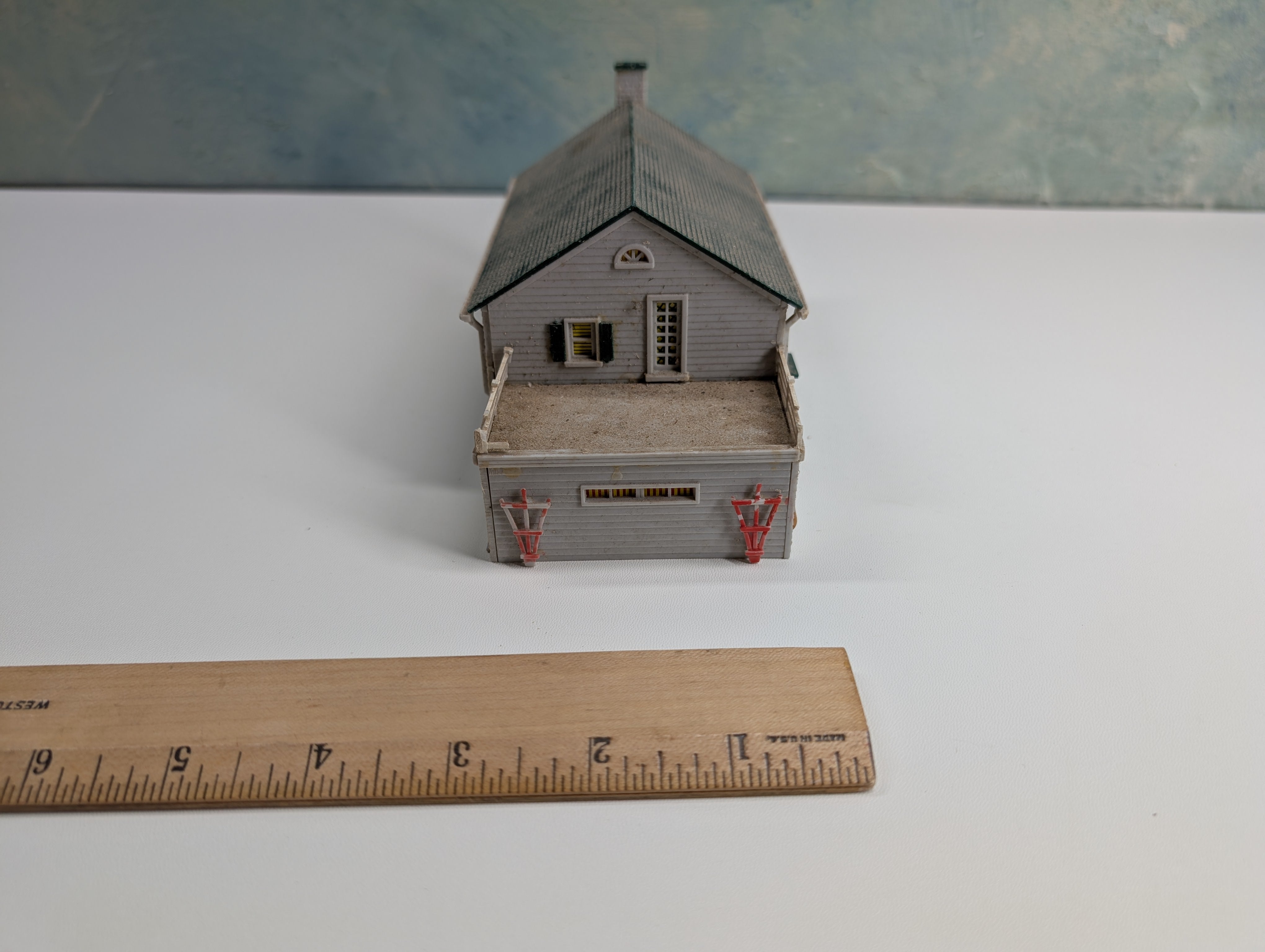 USED HO Scale White House
