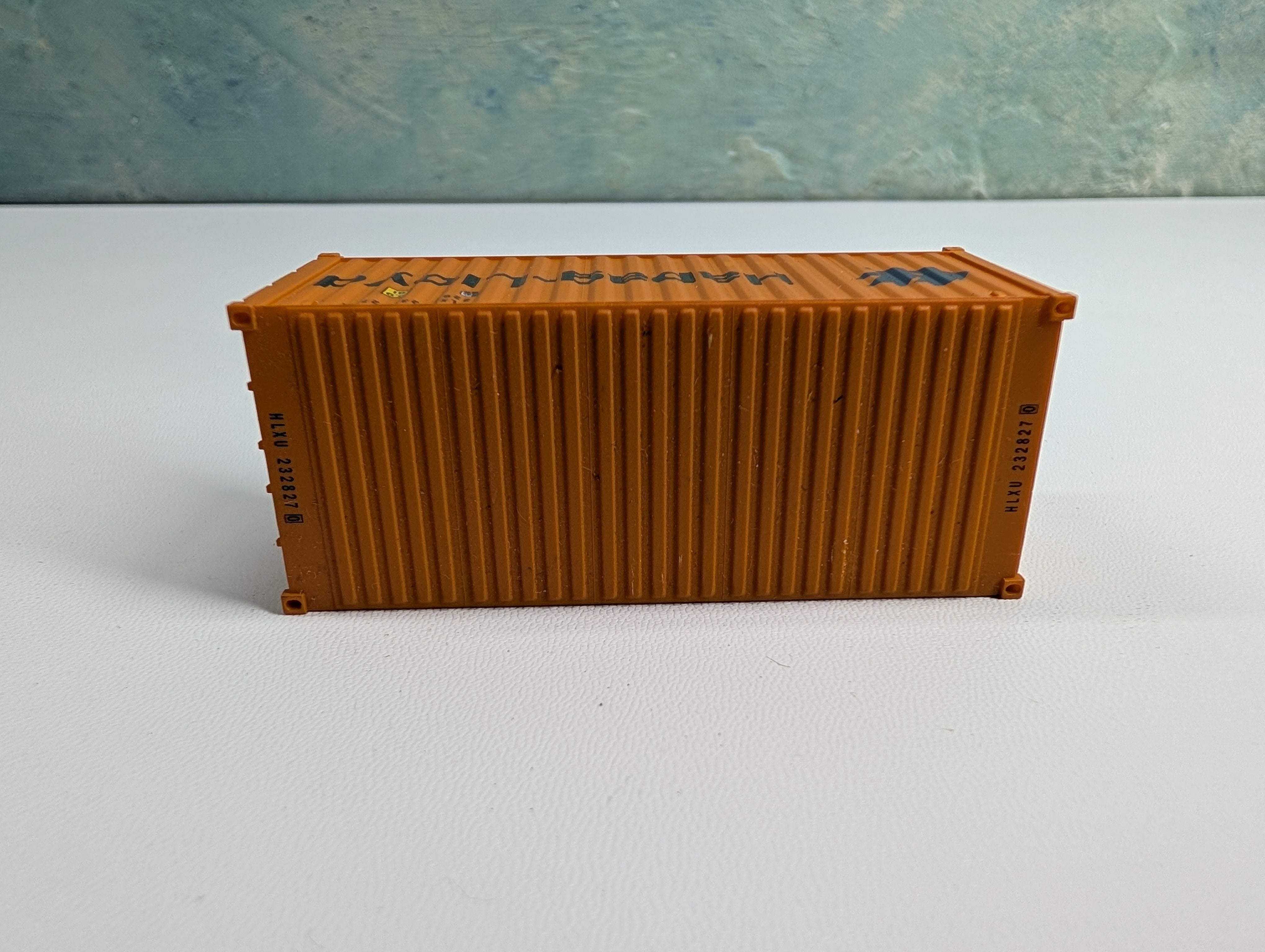 USED Walthers HO Scale 20' Container Hapag-Lloyd HLXU #2328270