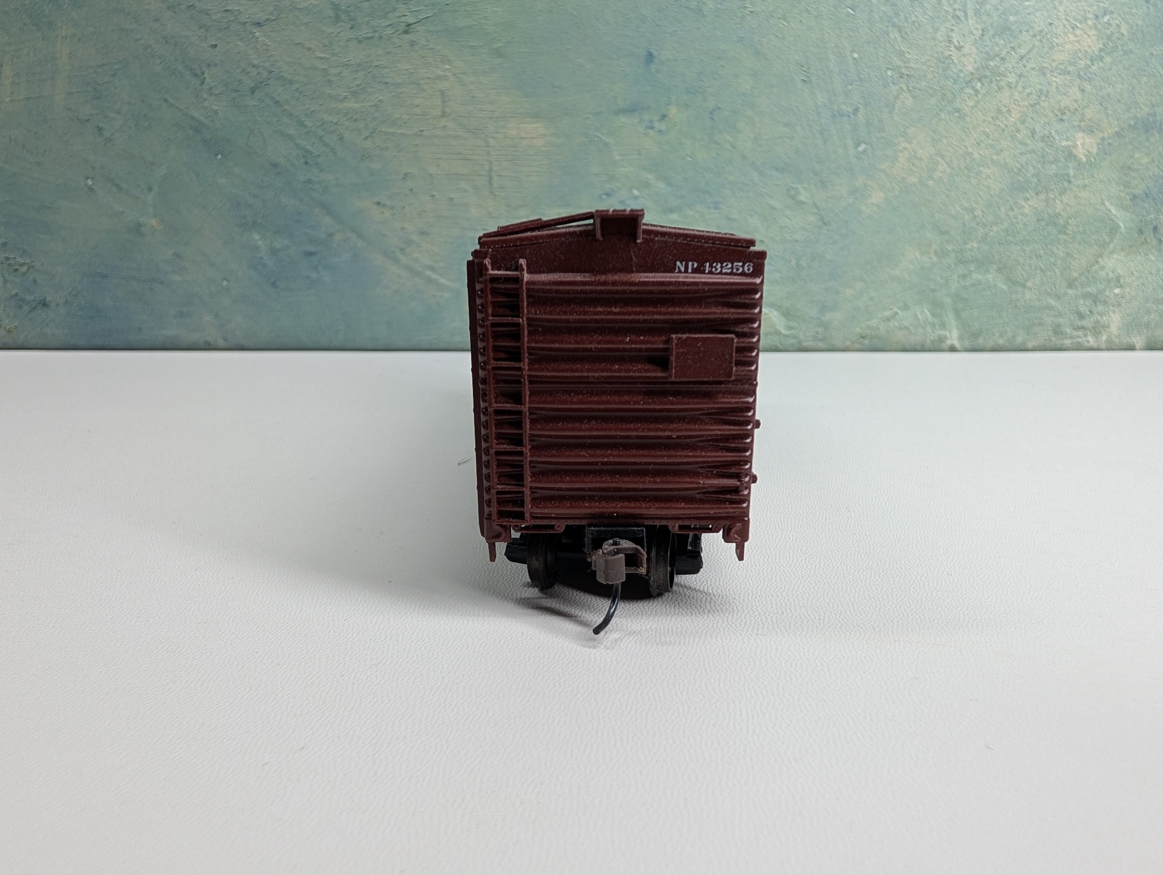 USED HO Scale 40' Box Car Northern Pacific NP #43256 Metal Wheels