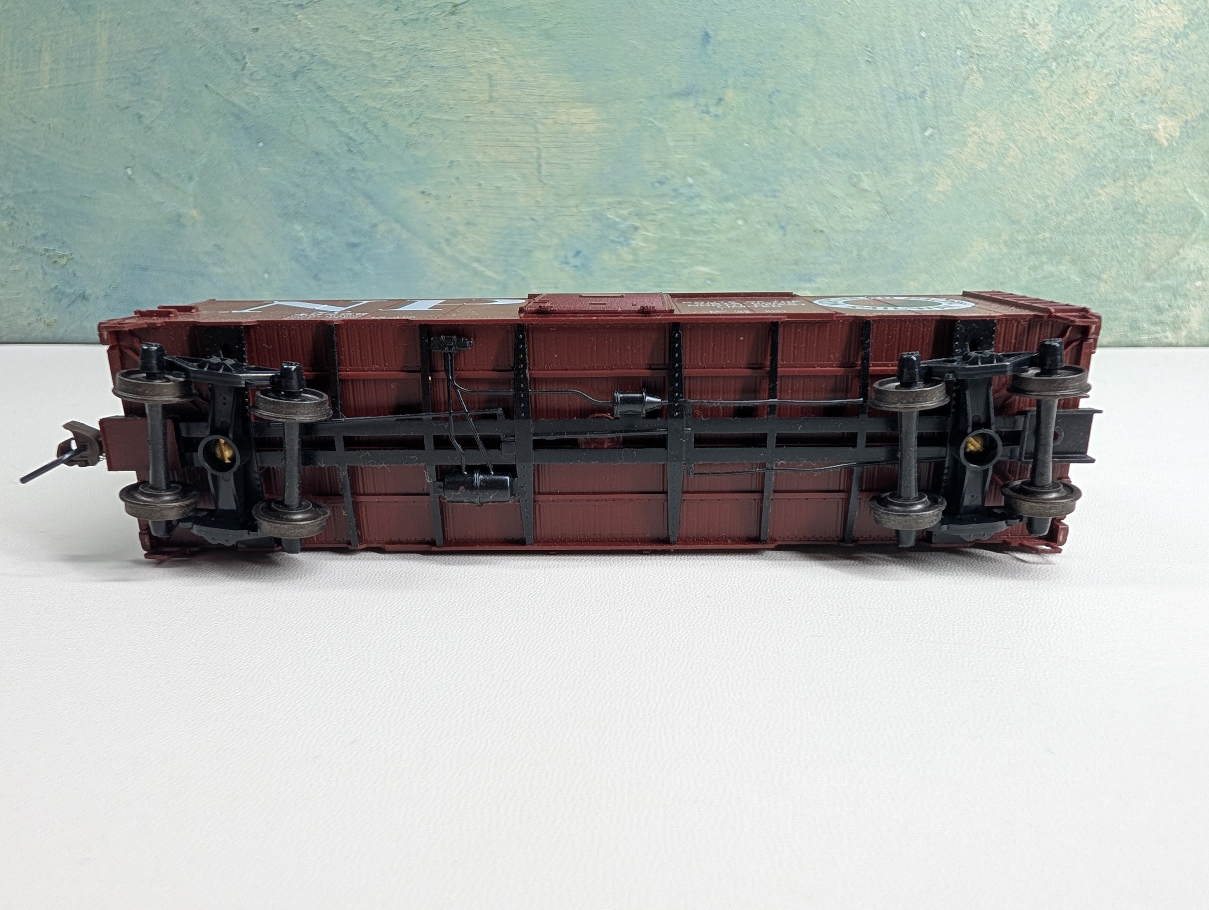 USED HO Scale 40' Box Car Northern Pacific NP #43256 Metal Wheels
