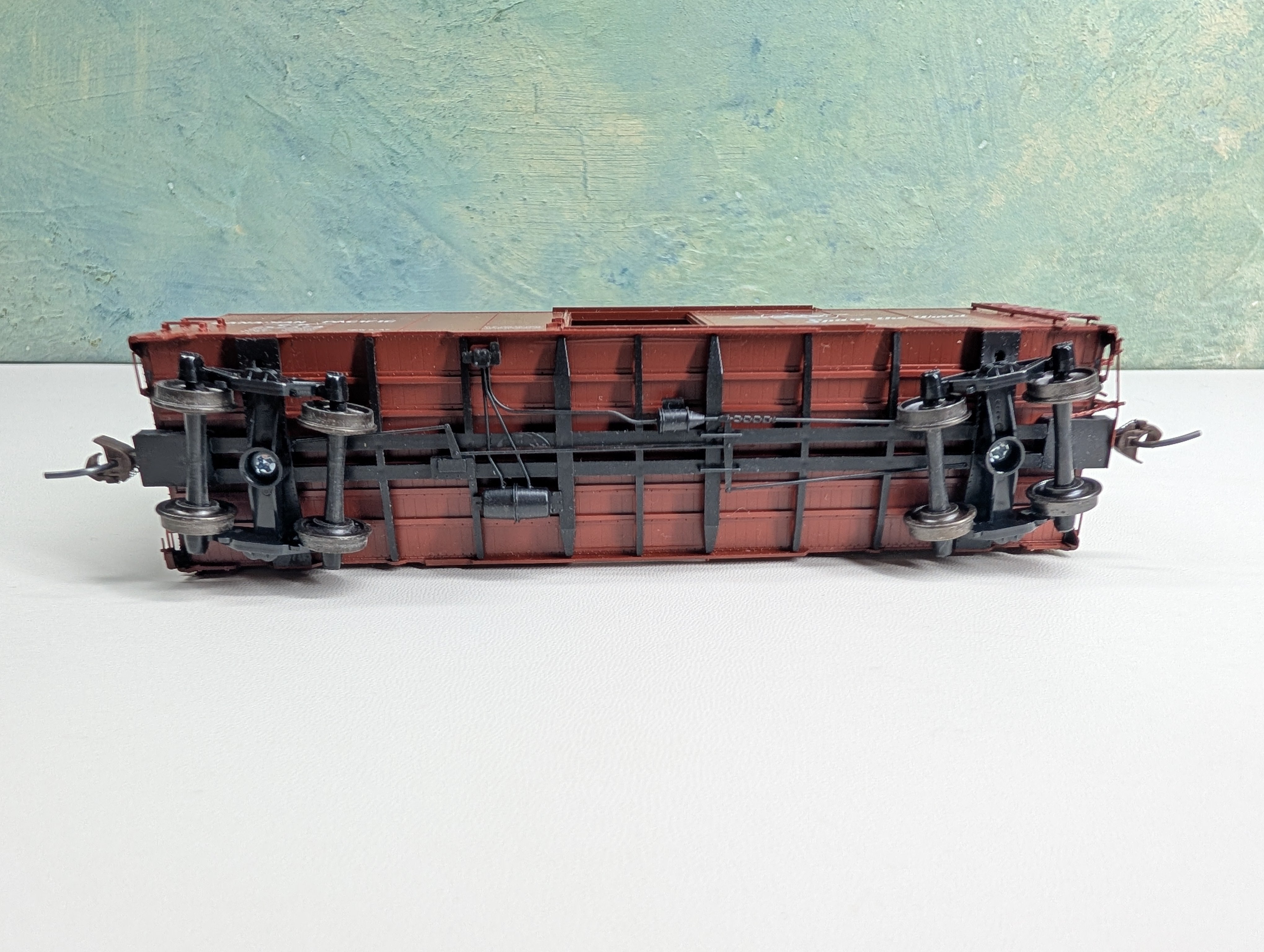USED HO Scale 40' Box Car Canadian Pacific CP #252374 Metal Wheels