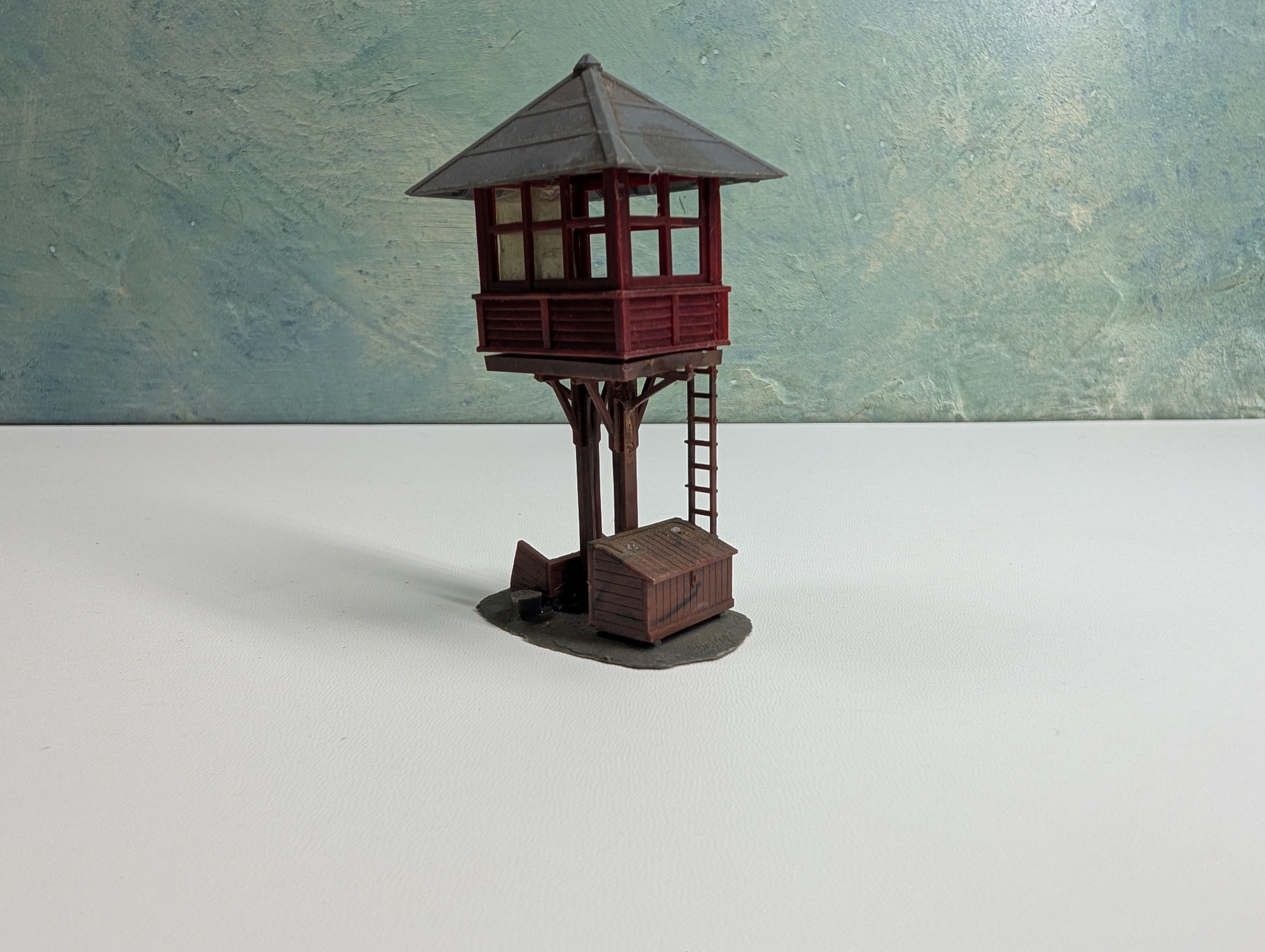 USED HO Scale Elevated Gate Tower