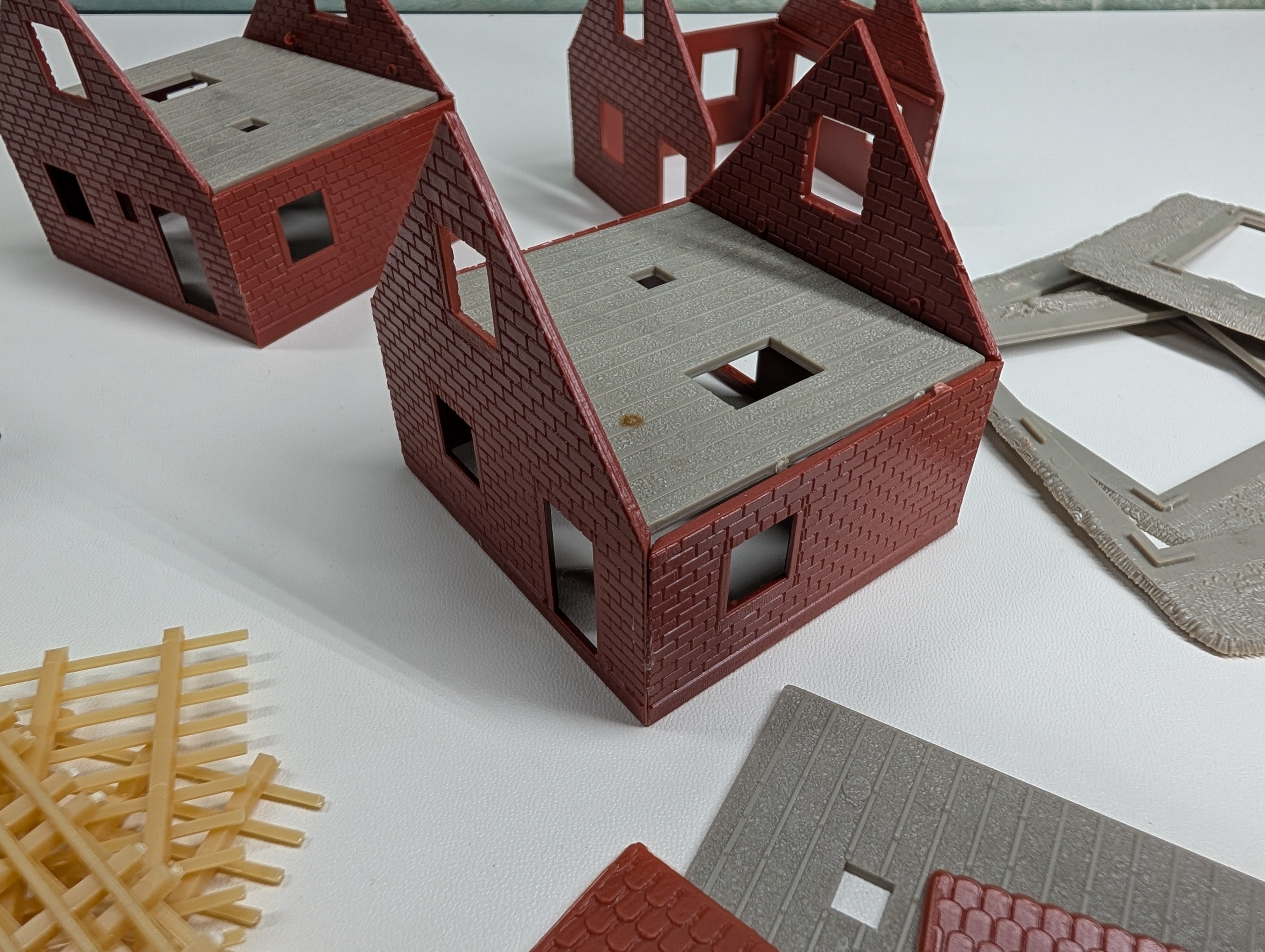 USED HO Scale Lot of Homes Under Construction Parts