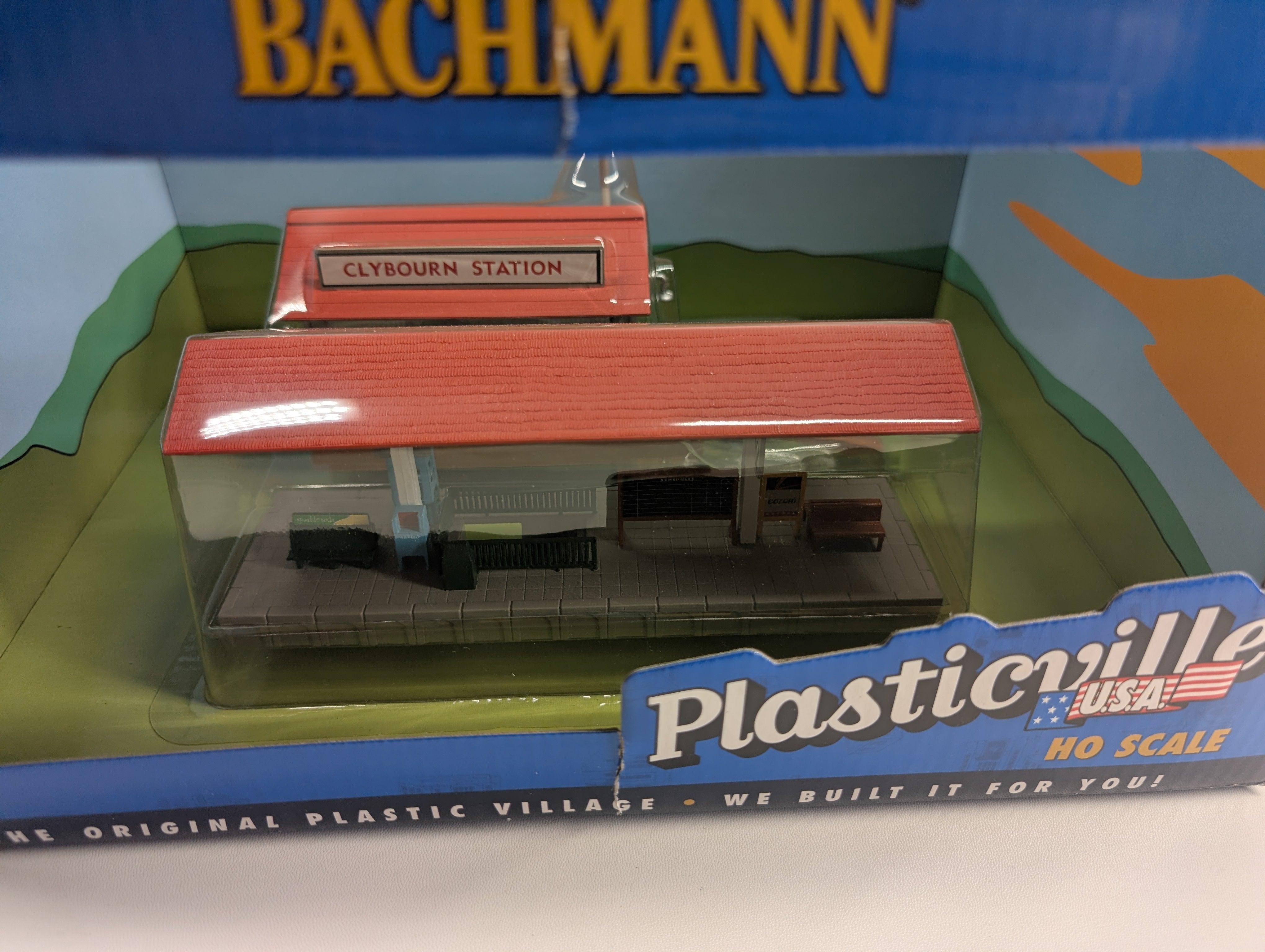 Bachmann Plasticville 45006 HO Scale Platform Station and Freight Station