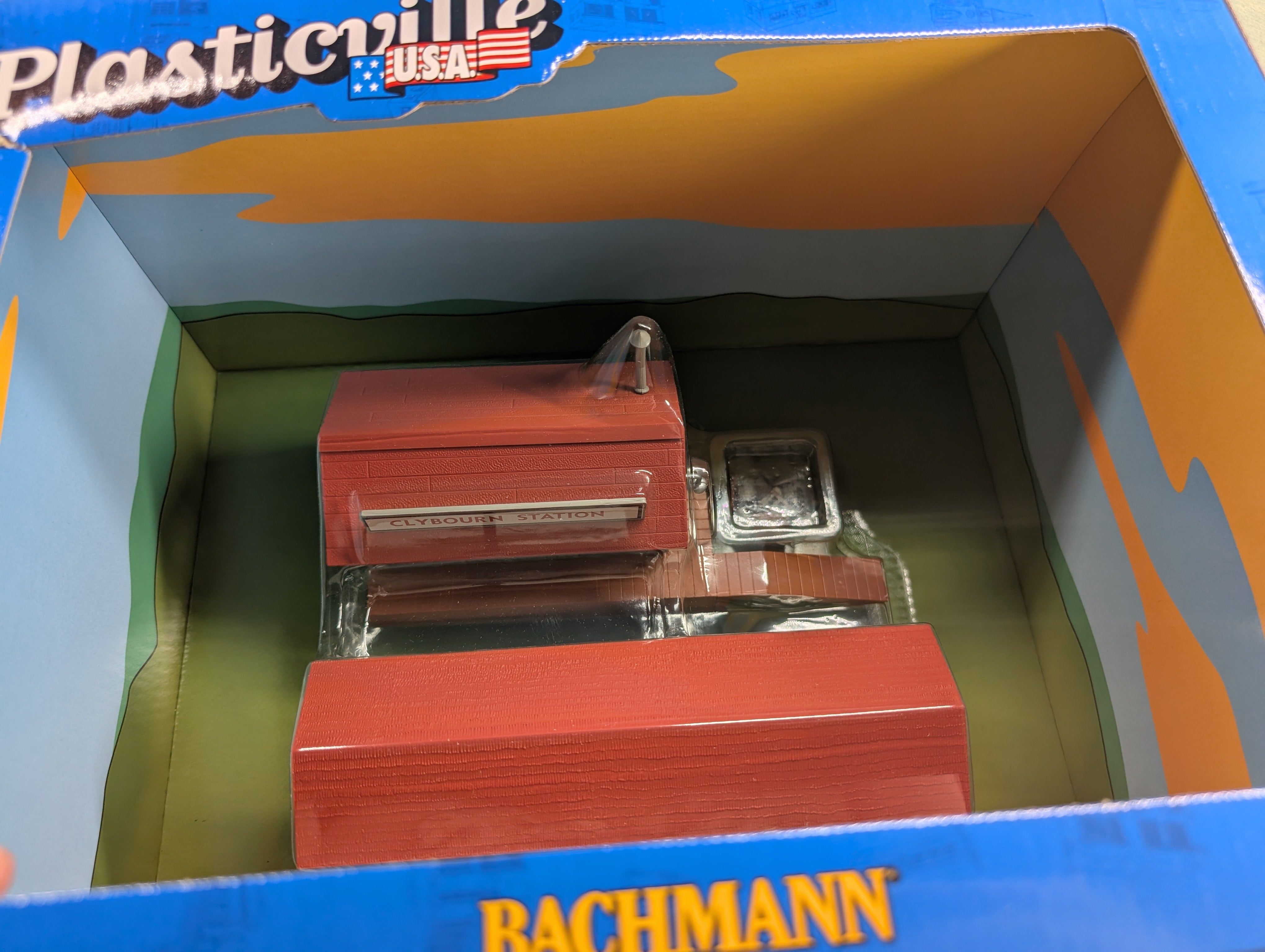 Bachmann Plasticville 45006 HO Scale Platform Station and Freight Station