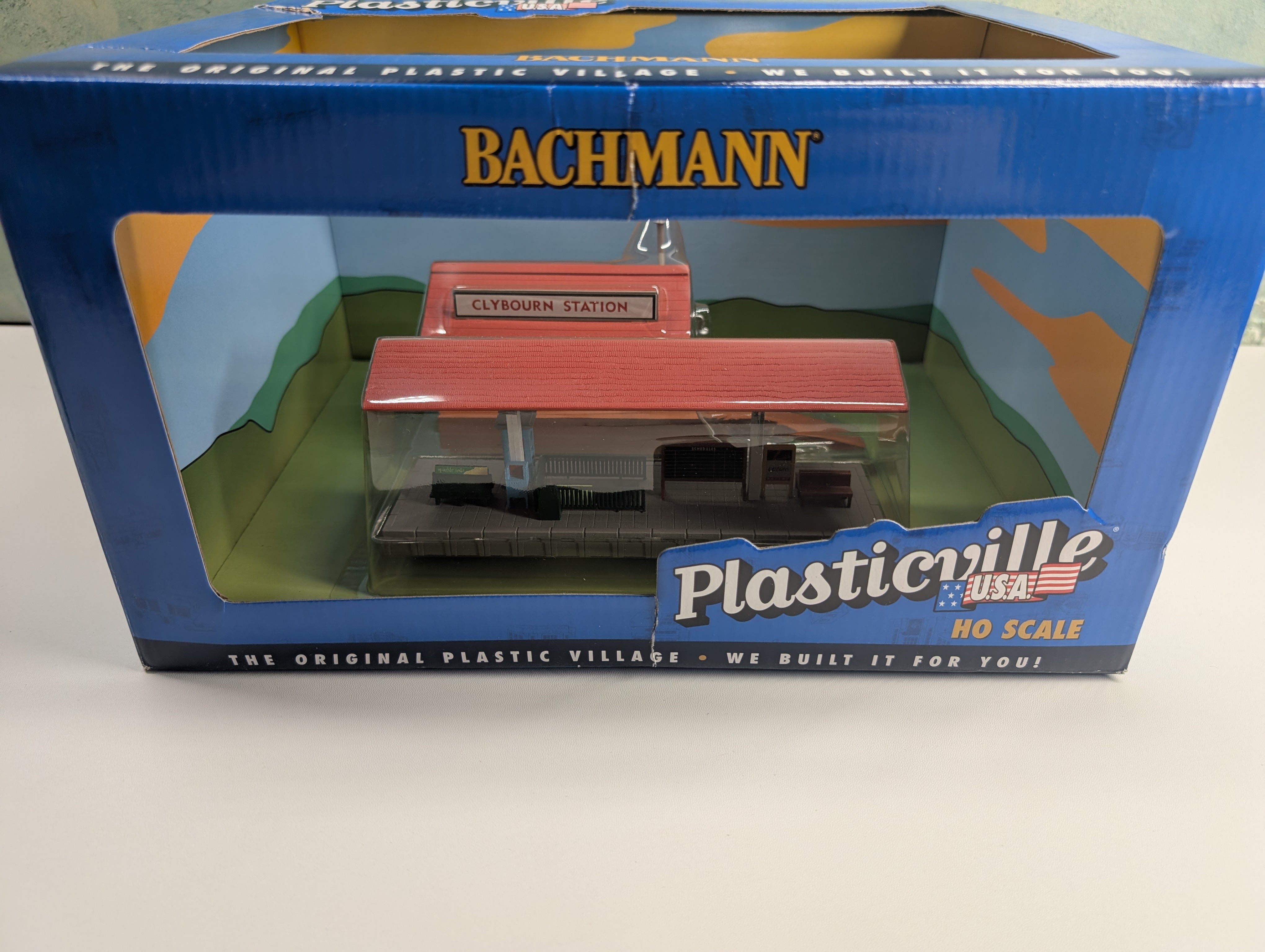 Bachmann Plasticville 45006 HO Scale Platform Station and Freight Station