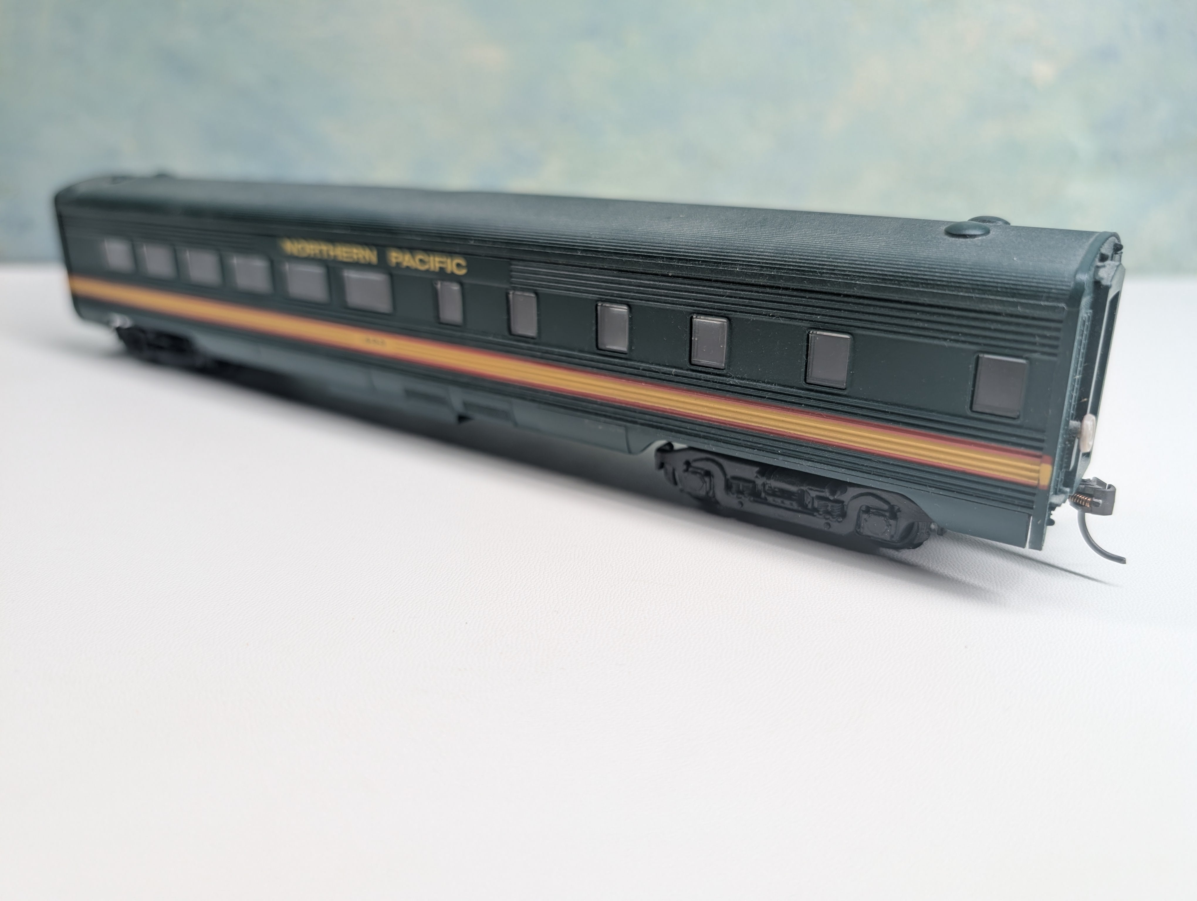 USED Athearn HO Scale Passenger Car Northern Pacific #468