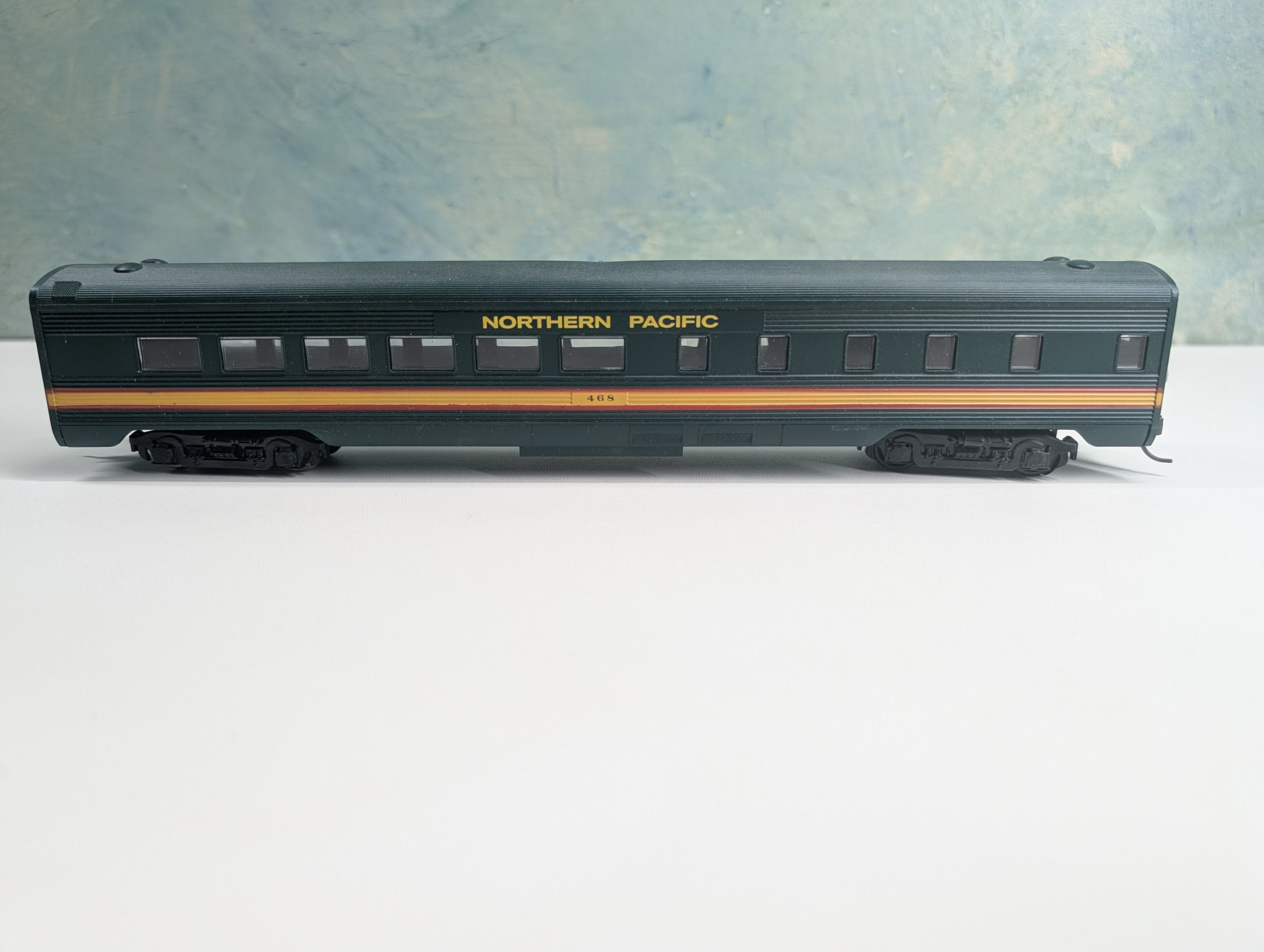 USED Athearn HO Scale Passenger Car Northern Pacific #468