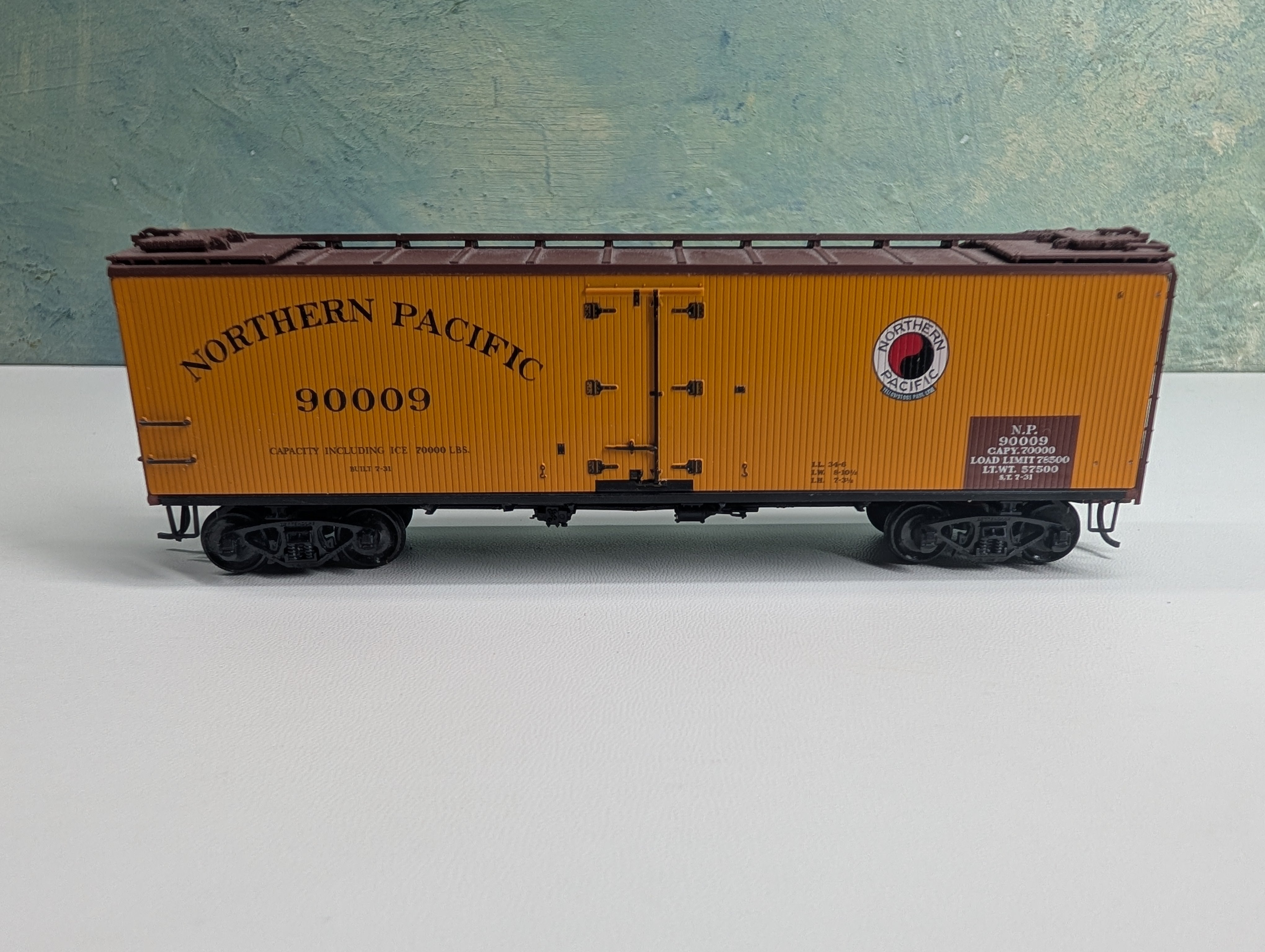 USED Walthers HO Scale 40' Box Car Northern Pacific NP #90009 Metal Wheels