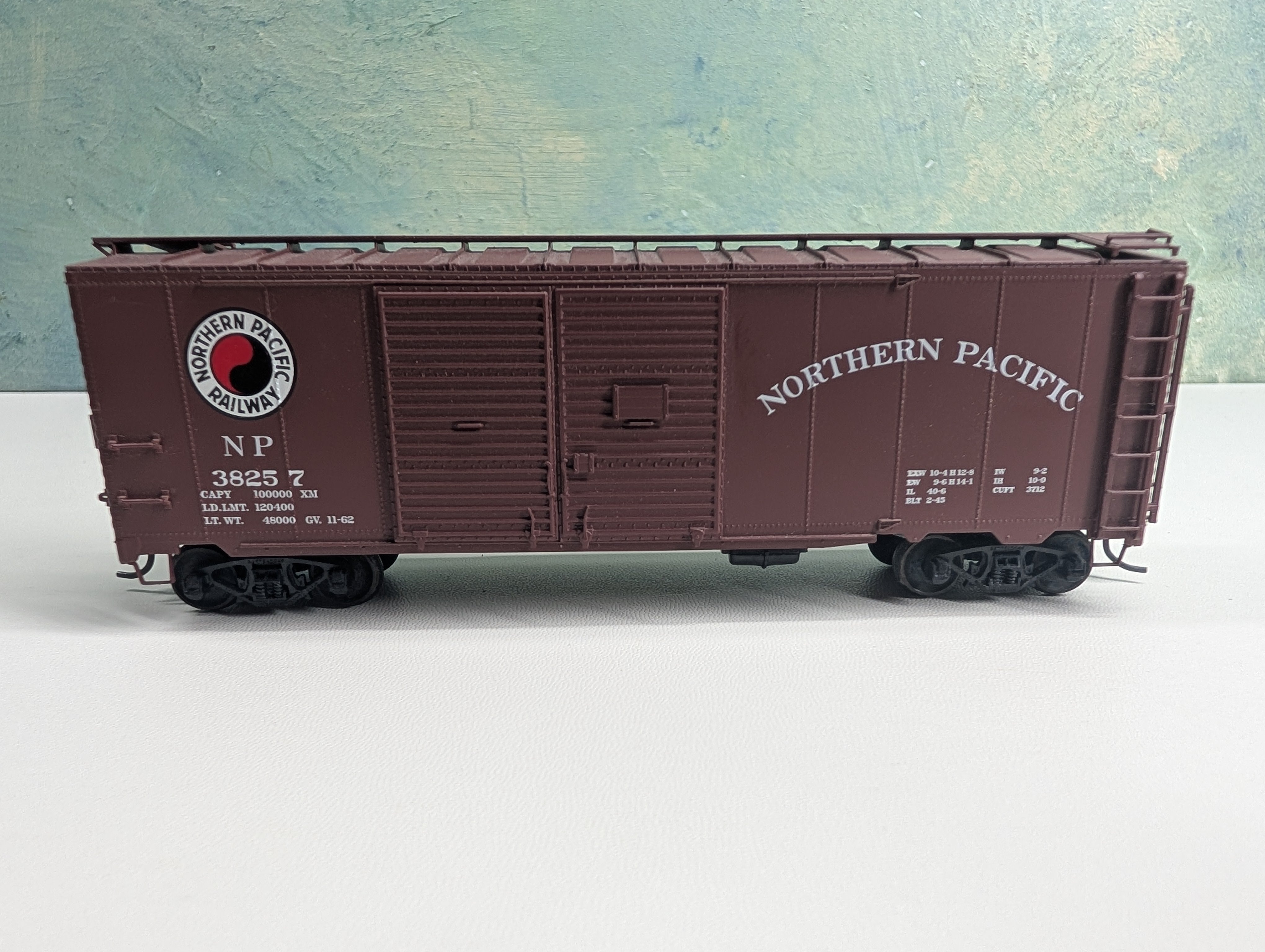 USED Intermountain HO Scale 40' Box Car Northern Pacific NP #38257