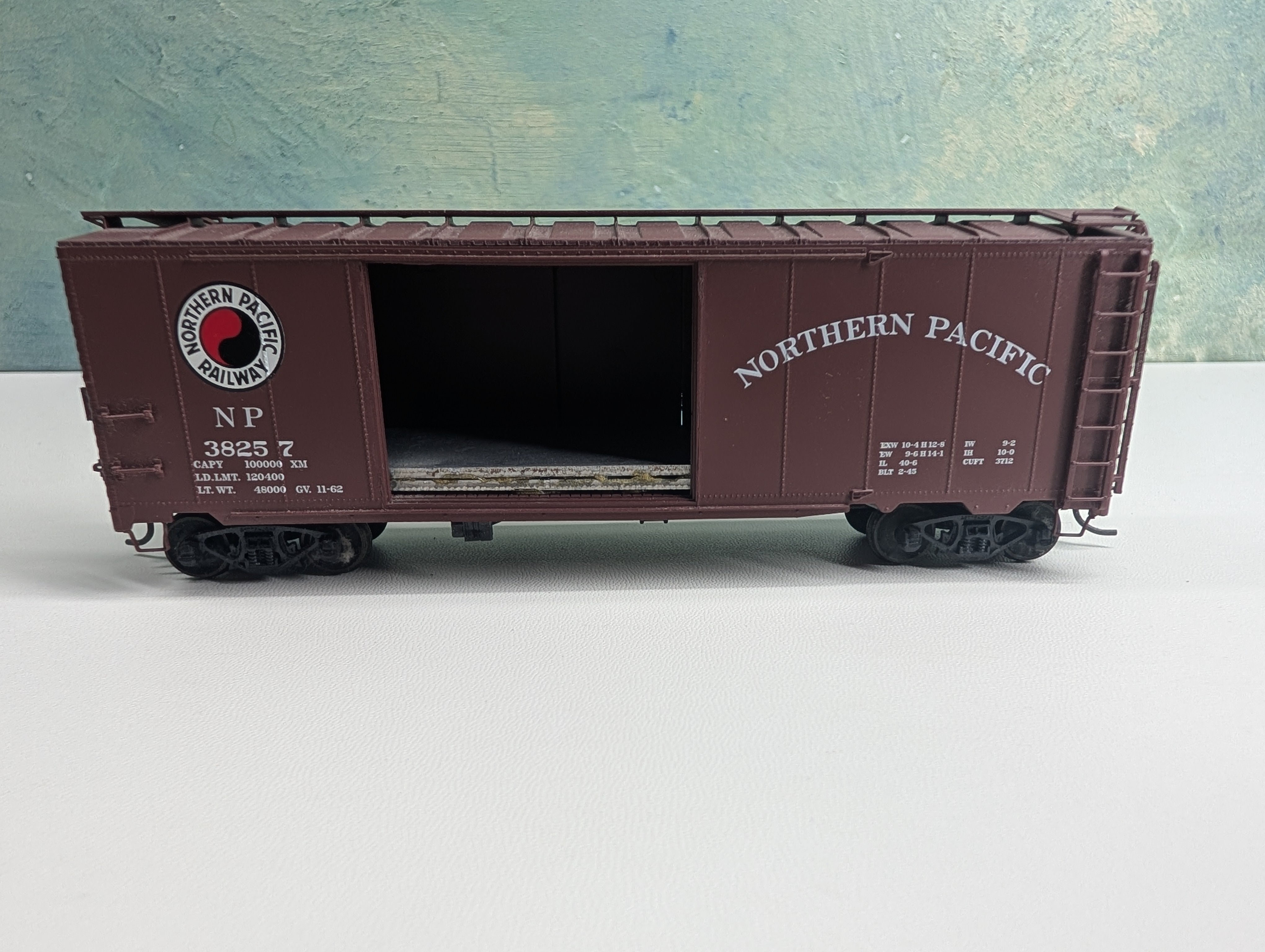 USED Intermountain HO Scale 40' Box Car Northern Pacific NP #38257