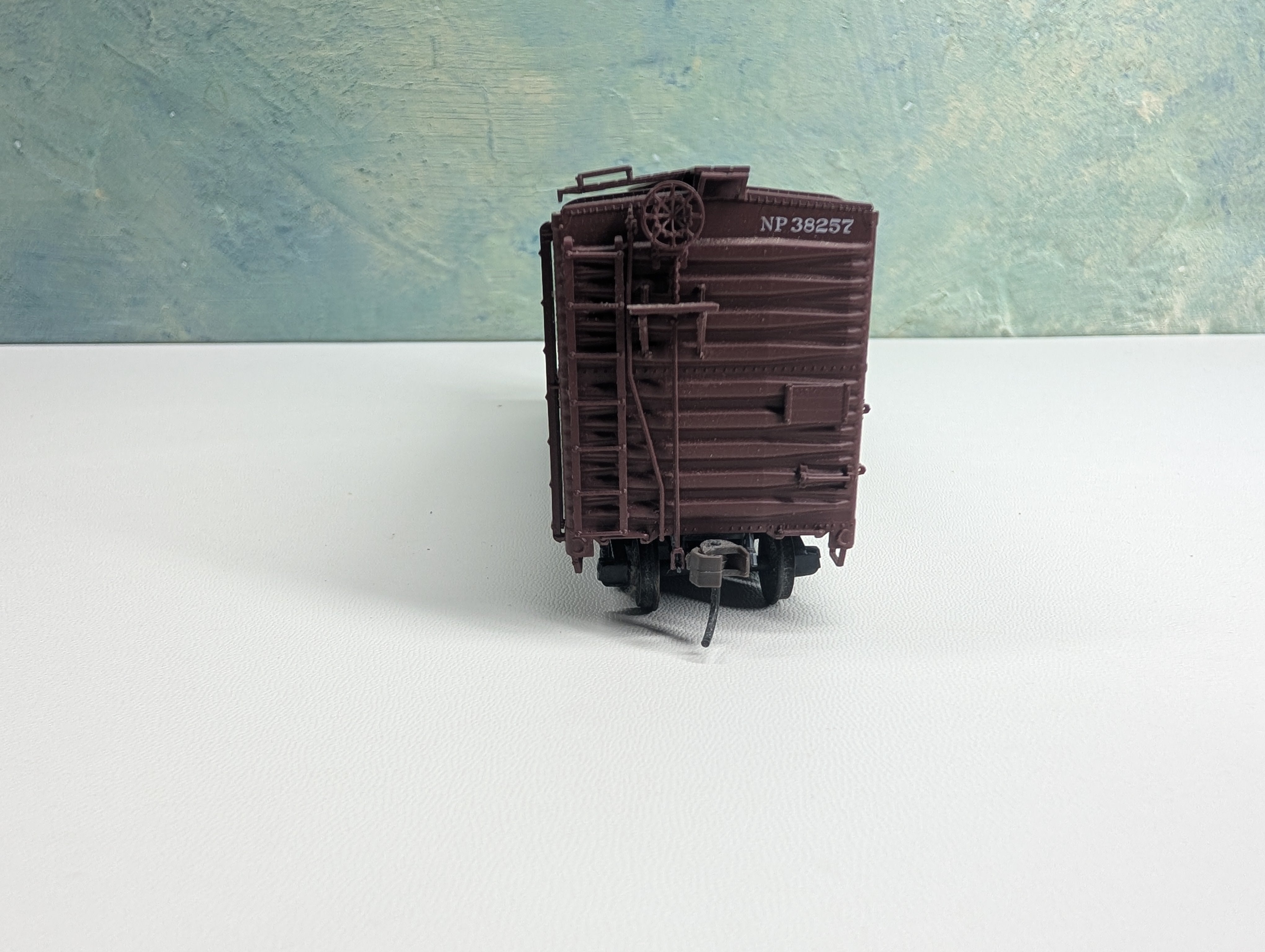 USED Intermountain HO Scale 40' Box Car Northern Pacific NP #38257