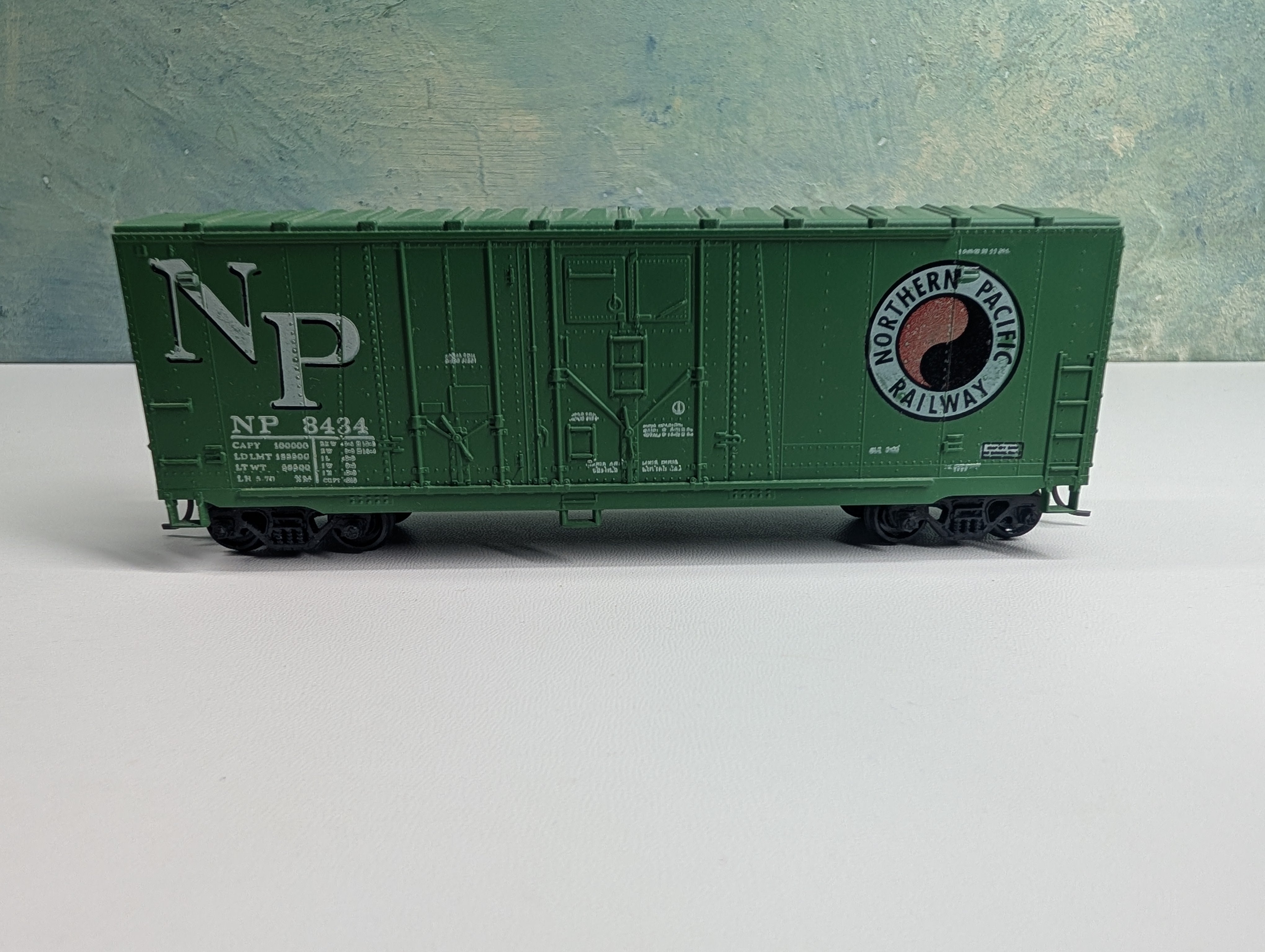 USED Athearn HO Scale 40' Box Car Northern Pacific NP #8434