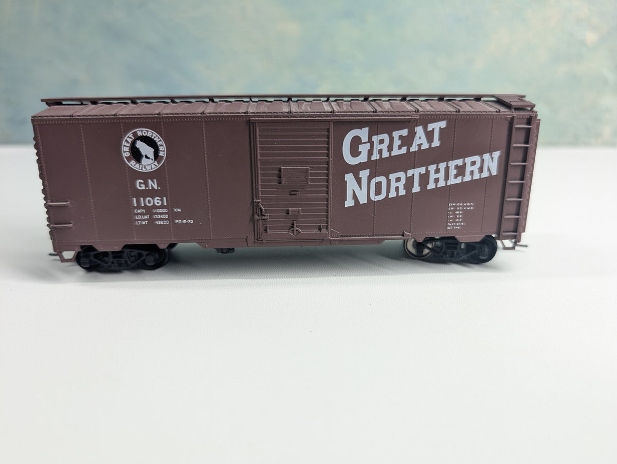USED Accurail HO Scale 40' Box Car Great Northern GN #11061