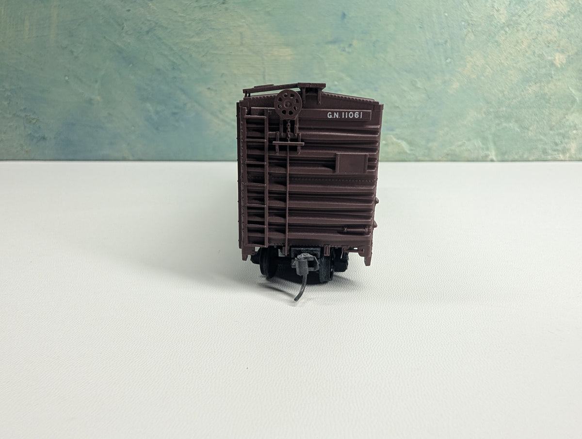 USED Accurail HO Scale 40' Box Car Great Northern GN #11061