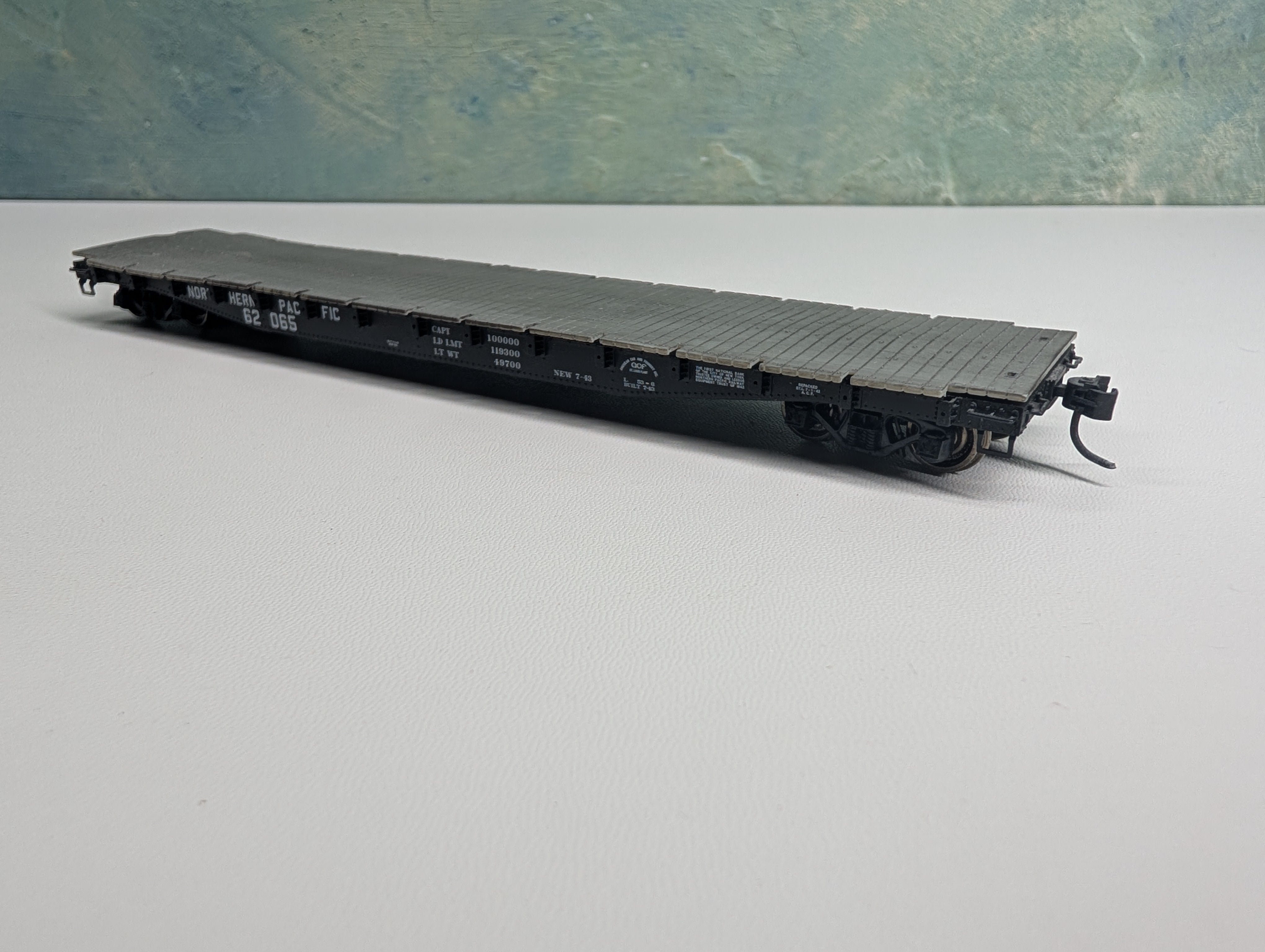 USED HO Scale 54' Flat Car Northern Pacific NP #62065 Metal Wheels
