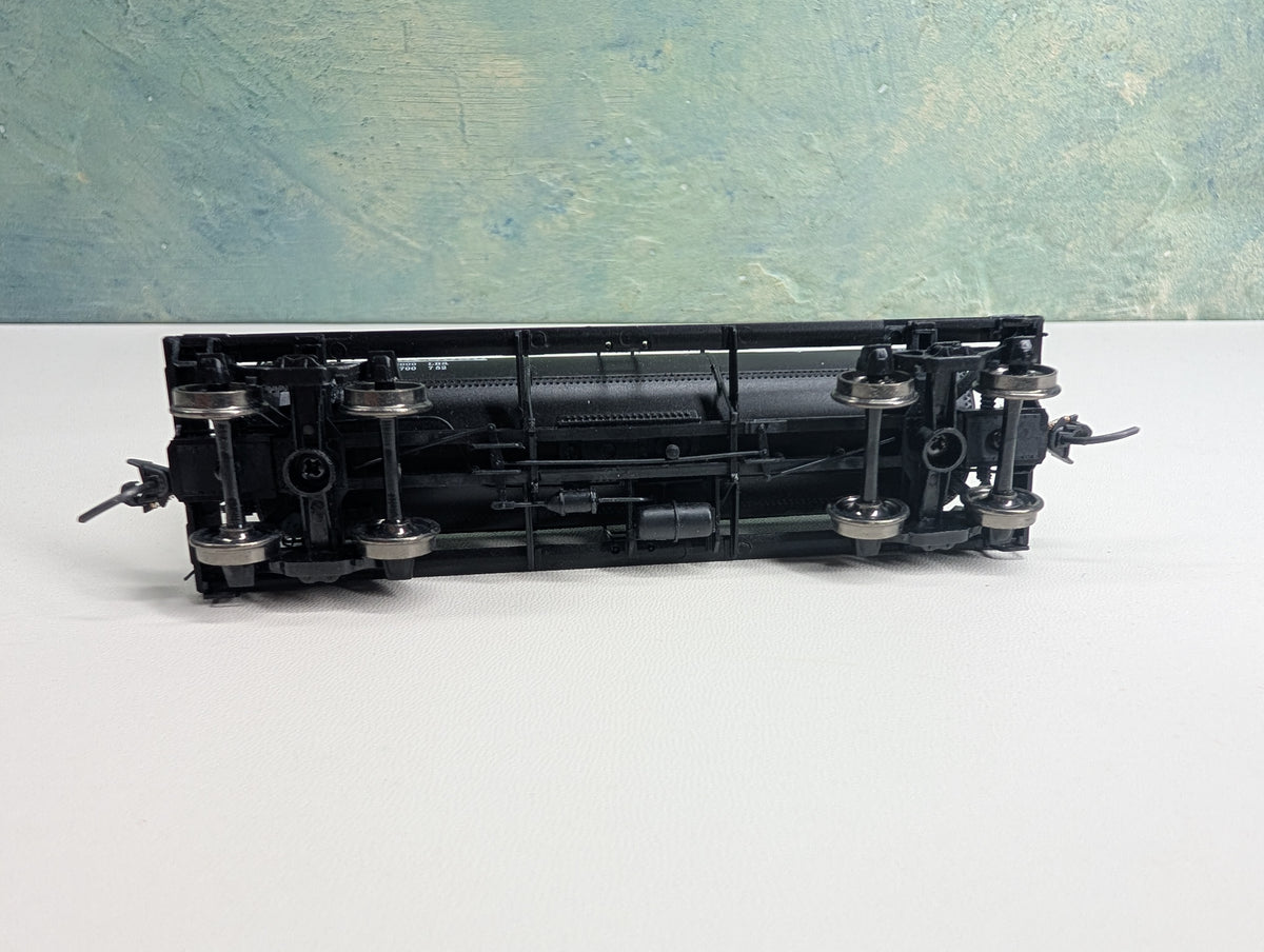 USED Life-Like HO Scale Single Dome Tank Car Apco Petroleum APOX #8335 Metal Wheels, Proto2000