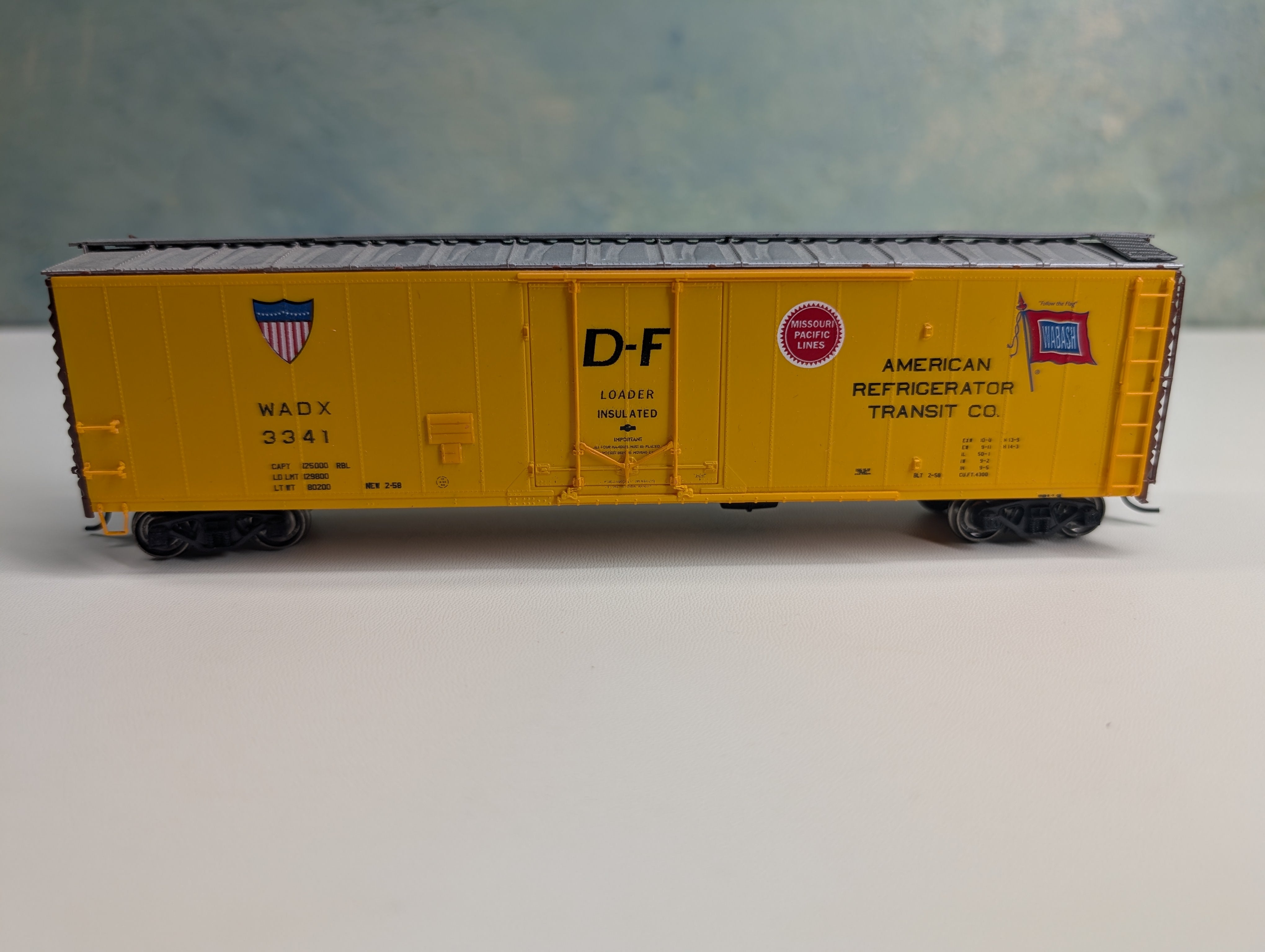 USED HO Scale 50' Box Car American Refrigerator Transit WADX #3341 Metal Wheels