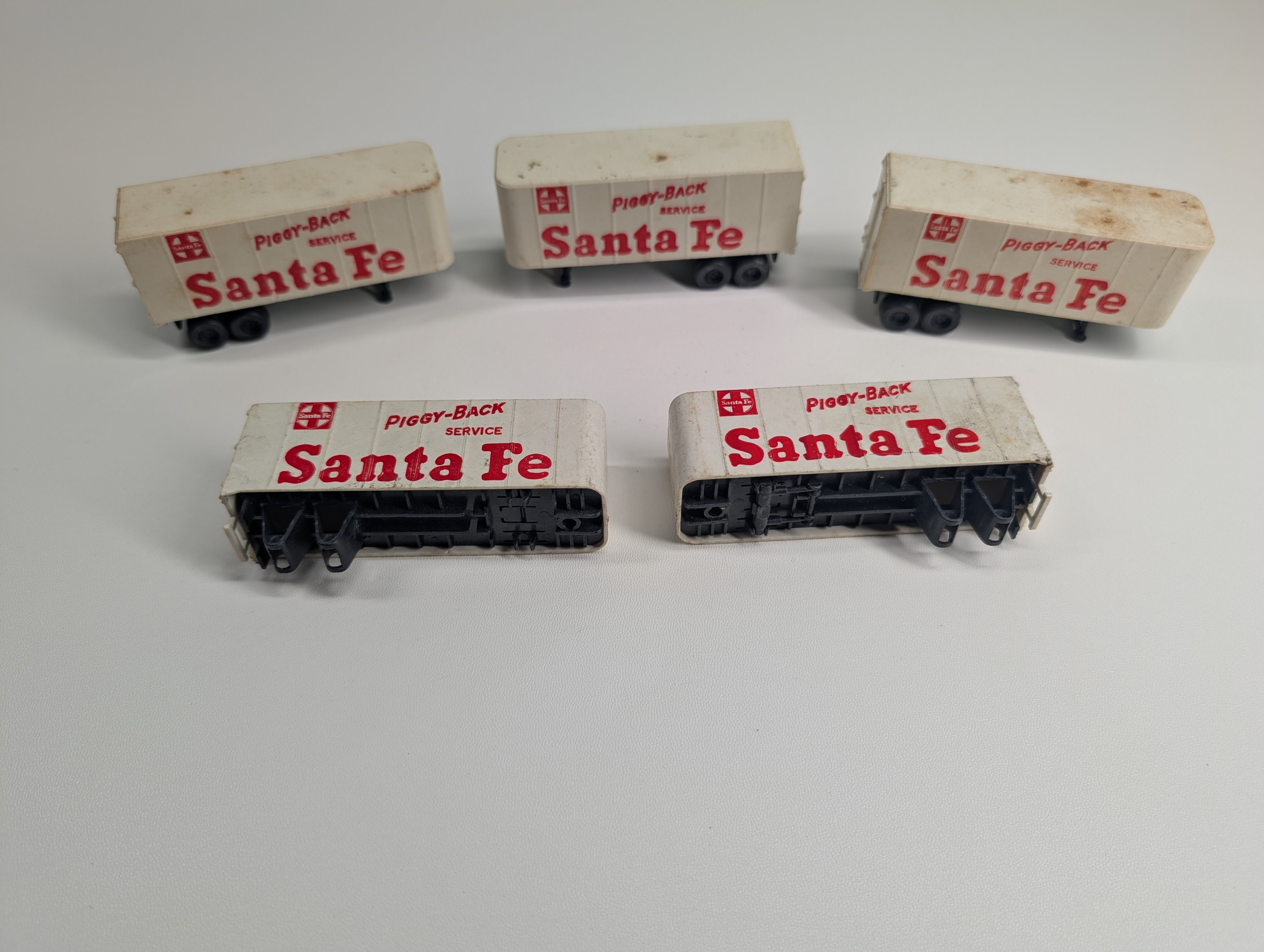 USED Tyco HO Scale Piggy Back Trailers Santa Fe (5 pcs)