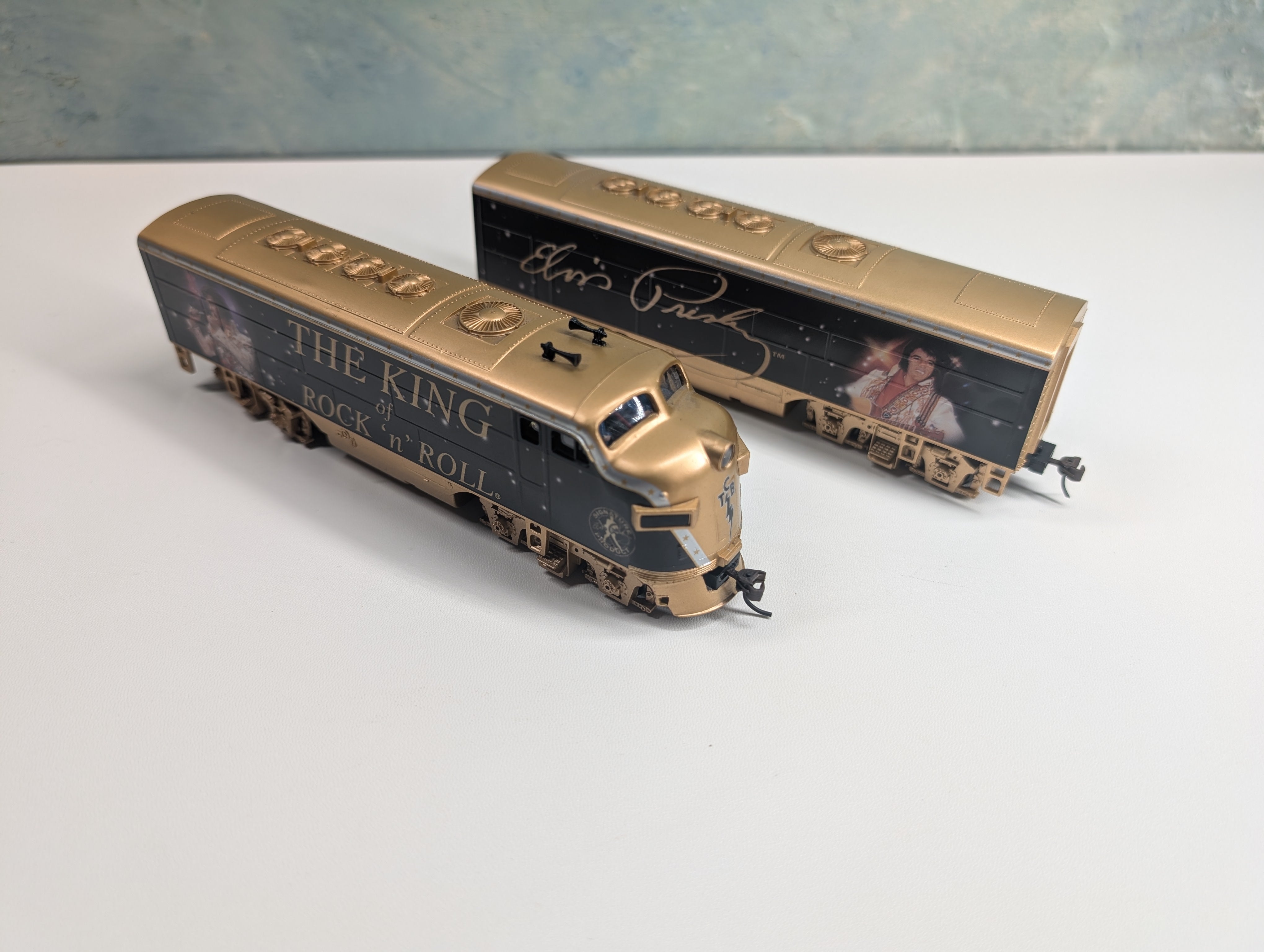 USED Bachmann HO Scale Elvis Presley The King of Rock N Roll A & B Diesel Locomotives Tested!