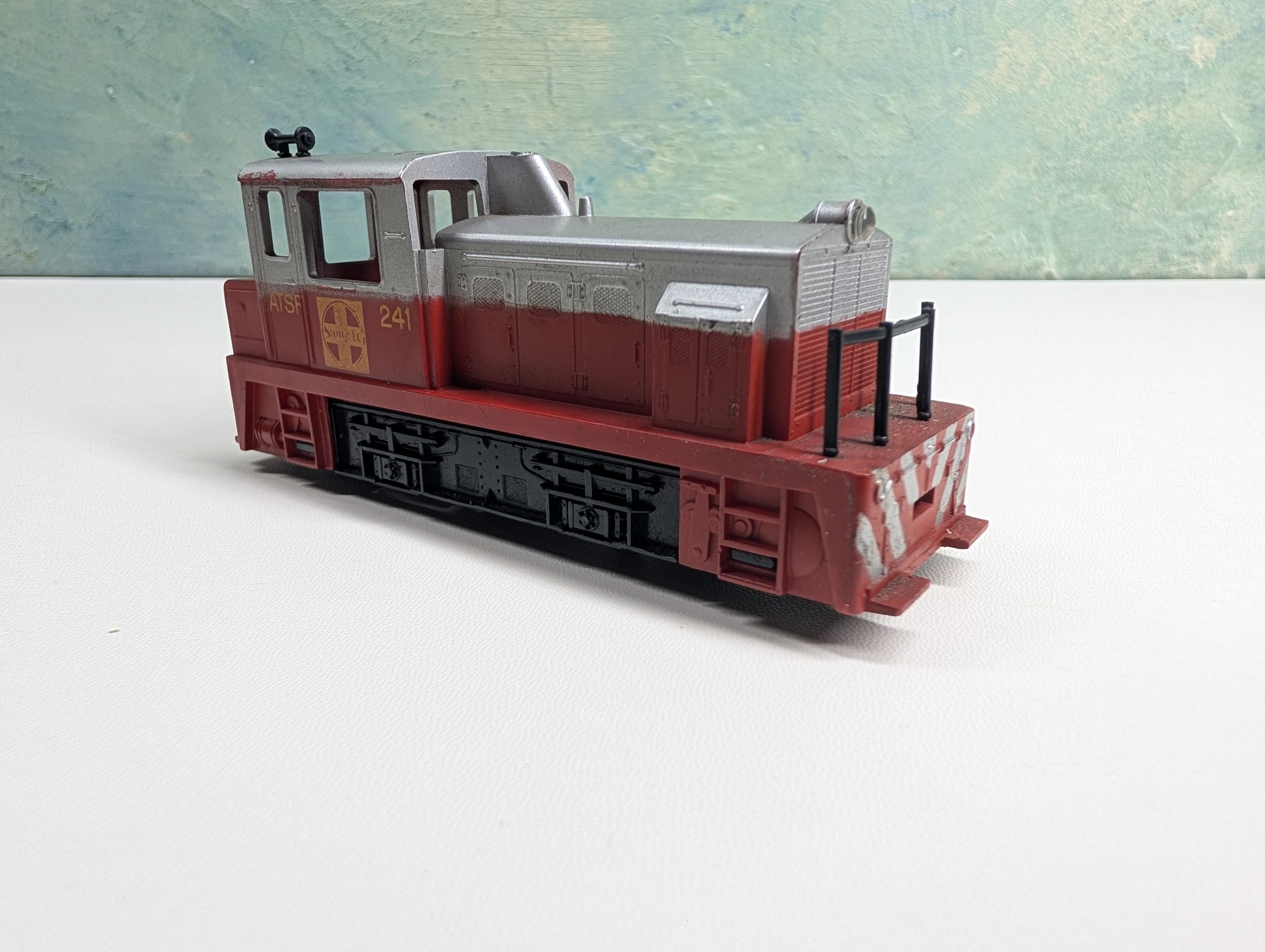 USED Tyco HO Scale Switcher Diesel Locomotive Santa Fe ATSF #241 Tested!