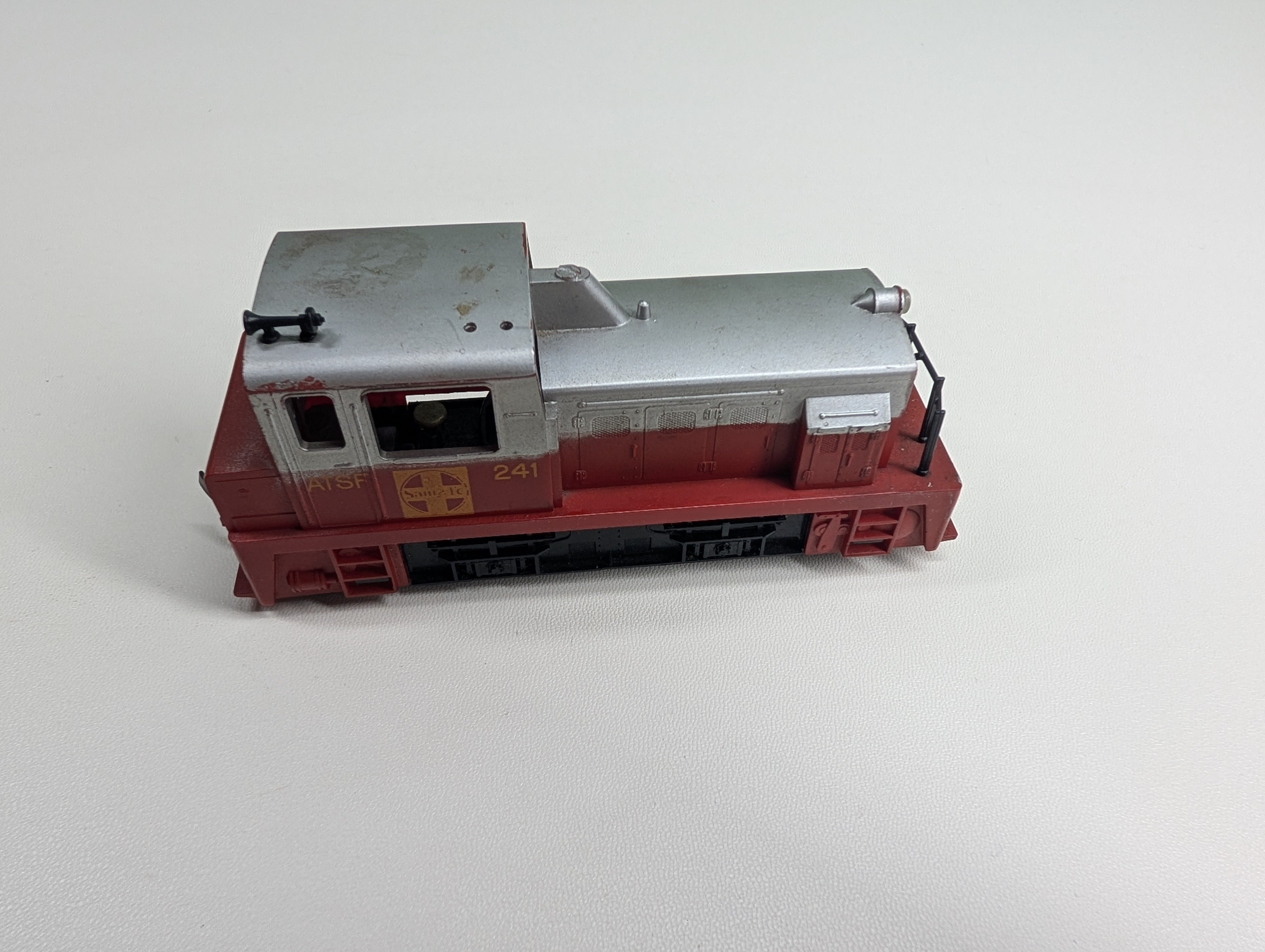 USED Tyco HO Scale Switcher Diesel Locomotive Santa Fe ATSF #241 Tested!
