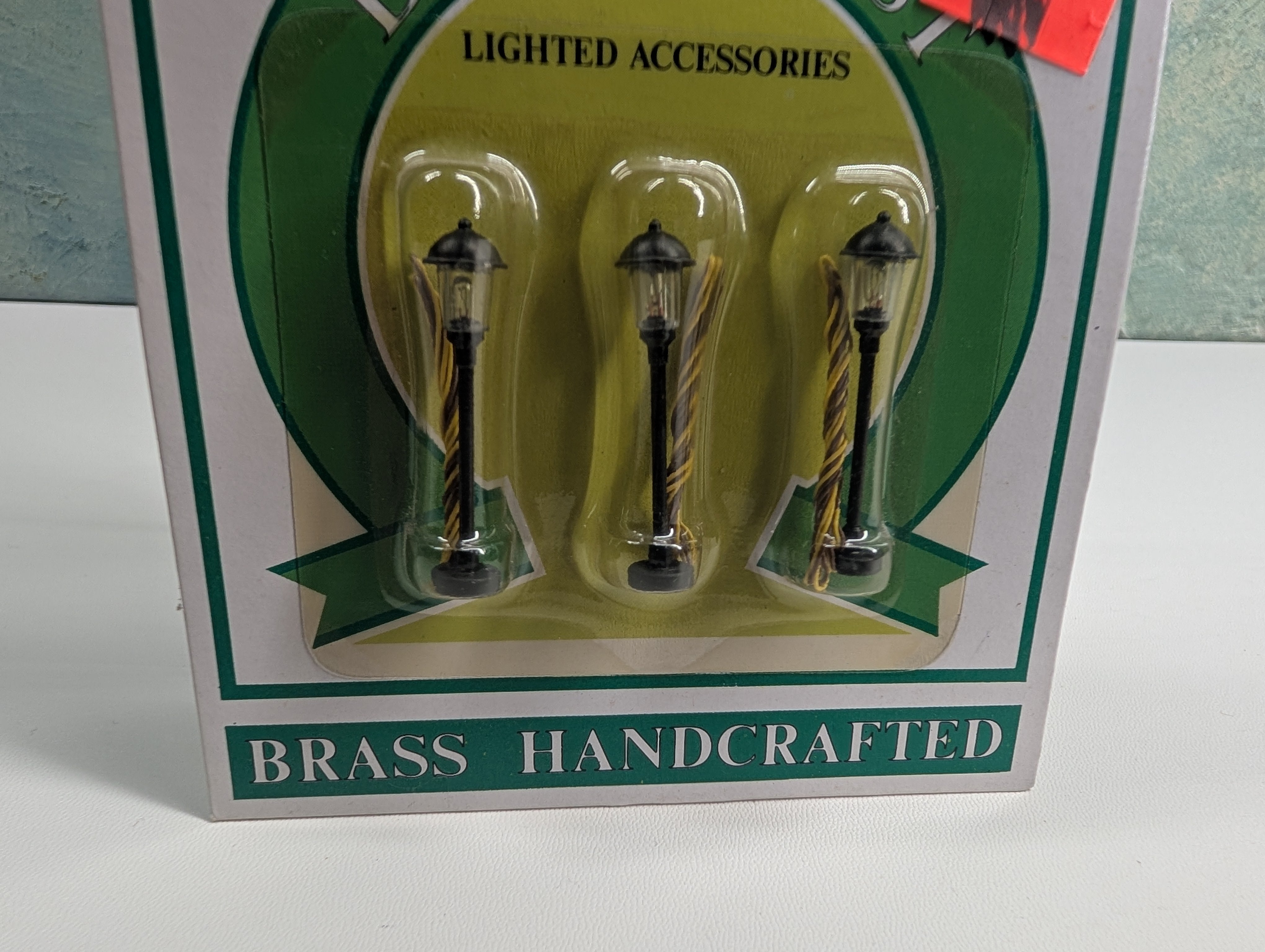 Model Power 8482 N Scale Lamp Post, Brass Details, Wired (3 pcs)