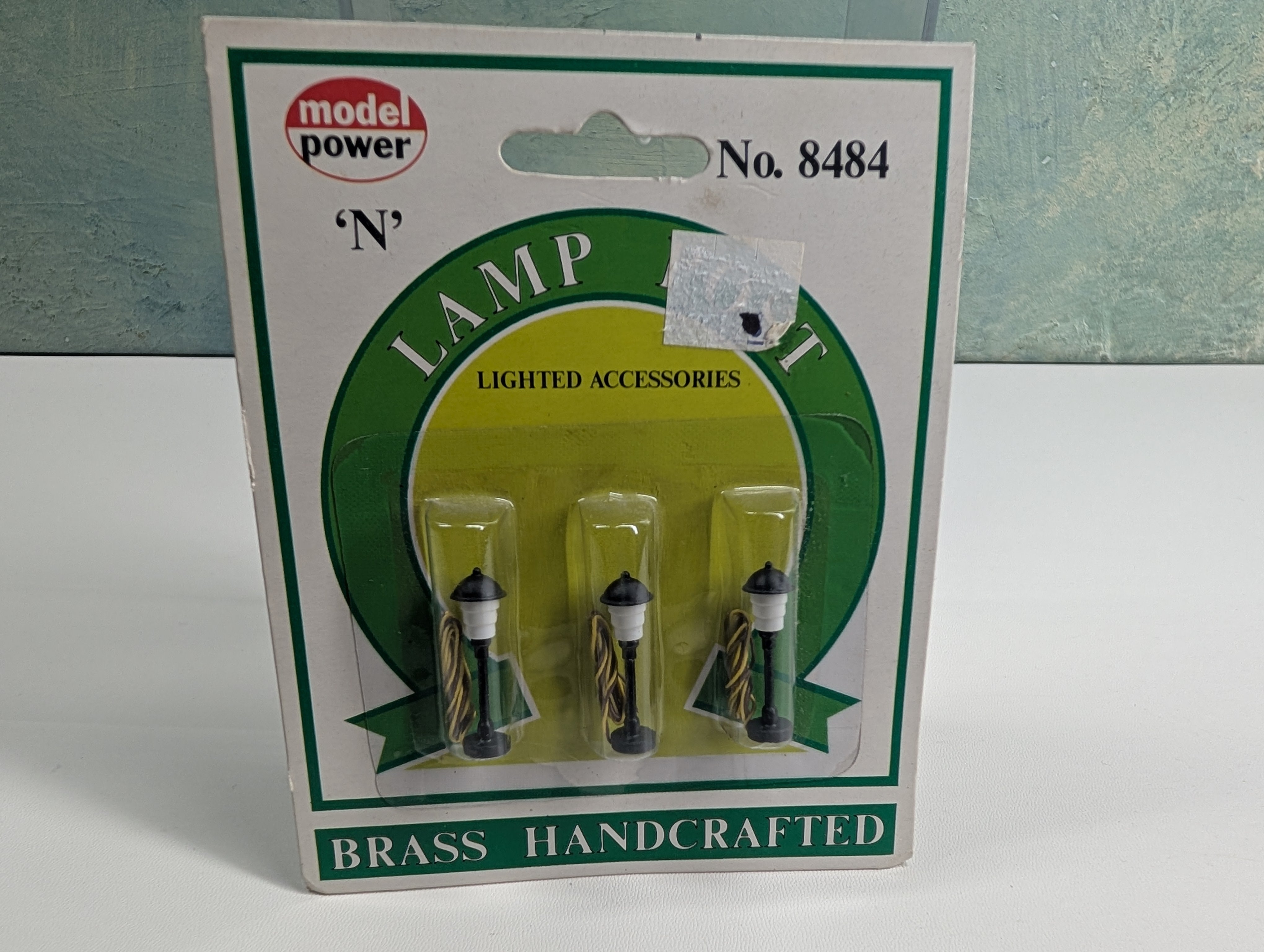 Model Power 8484 N Scale Lamp Post, Brass Details, Wired (3 pcs)