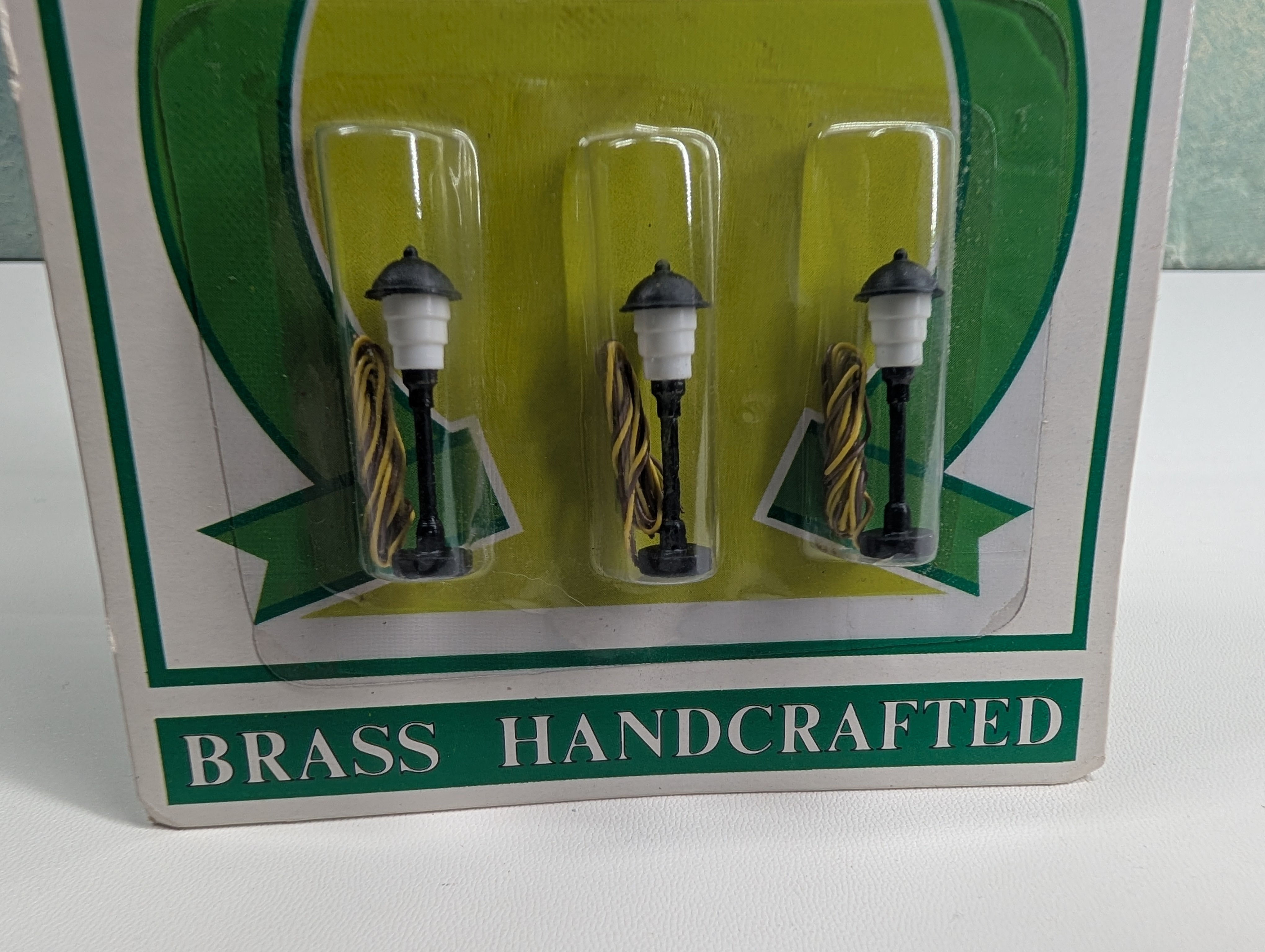 Model Power 8484 N Scale Lamp Post, Brass Details, Wired (3 pcs)