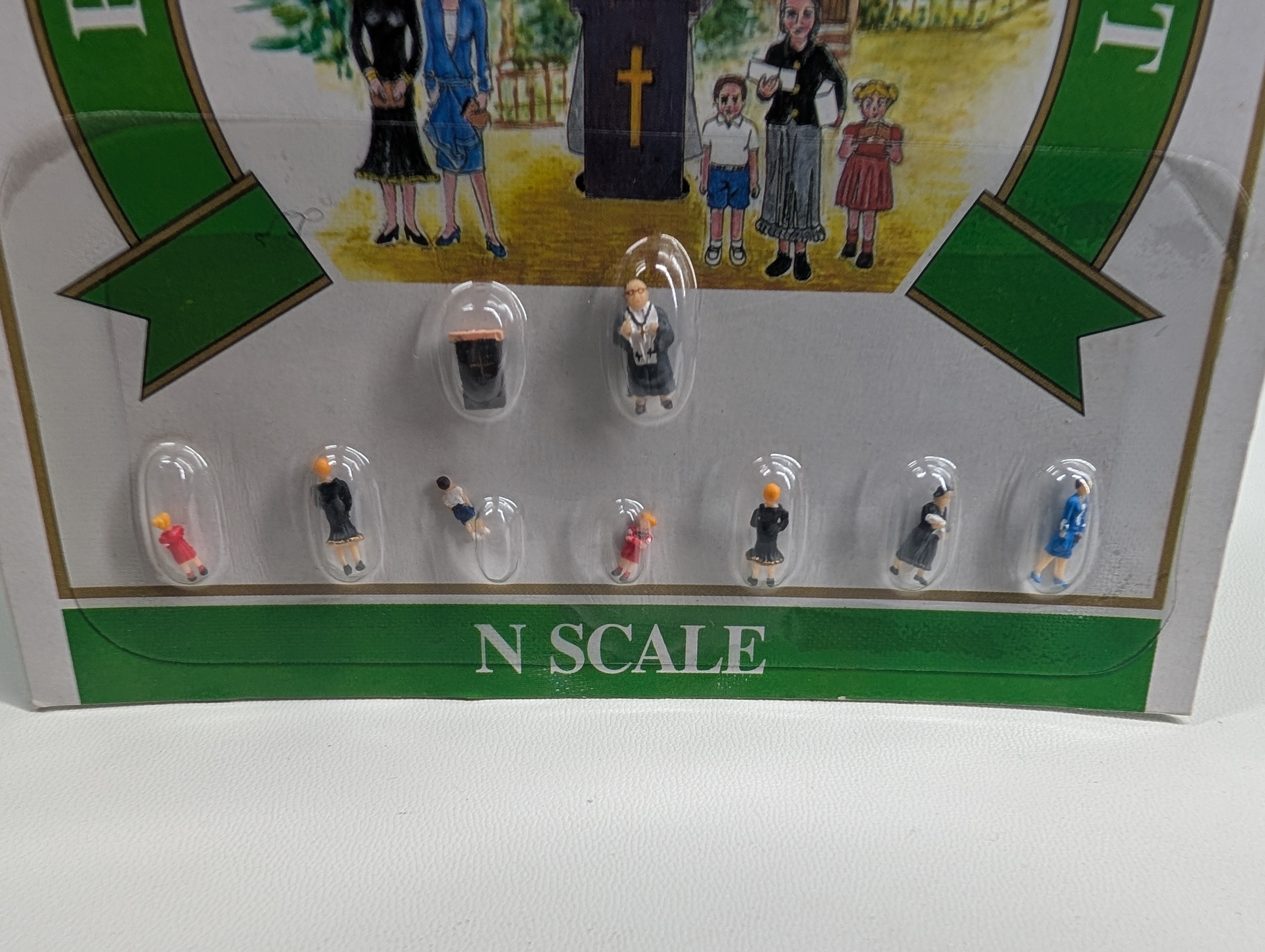 Model Power 1352 N Scale Pastor & Congregants w/ Pulpit (9 pcs)
