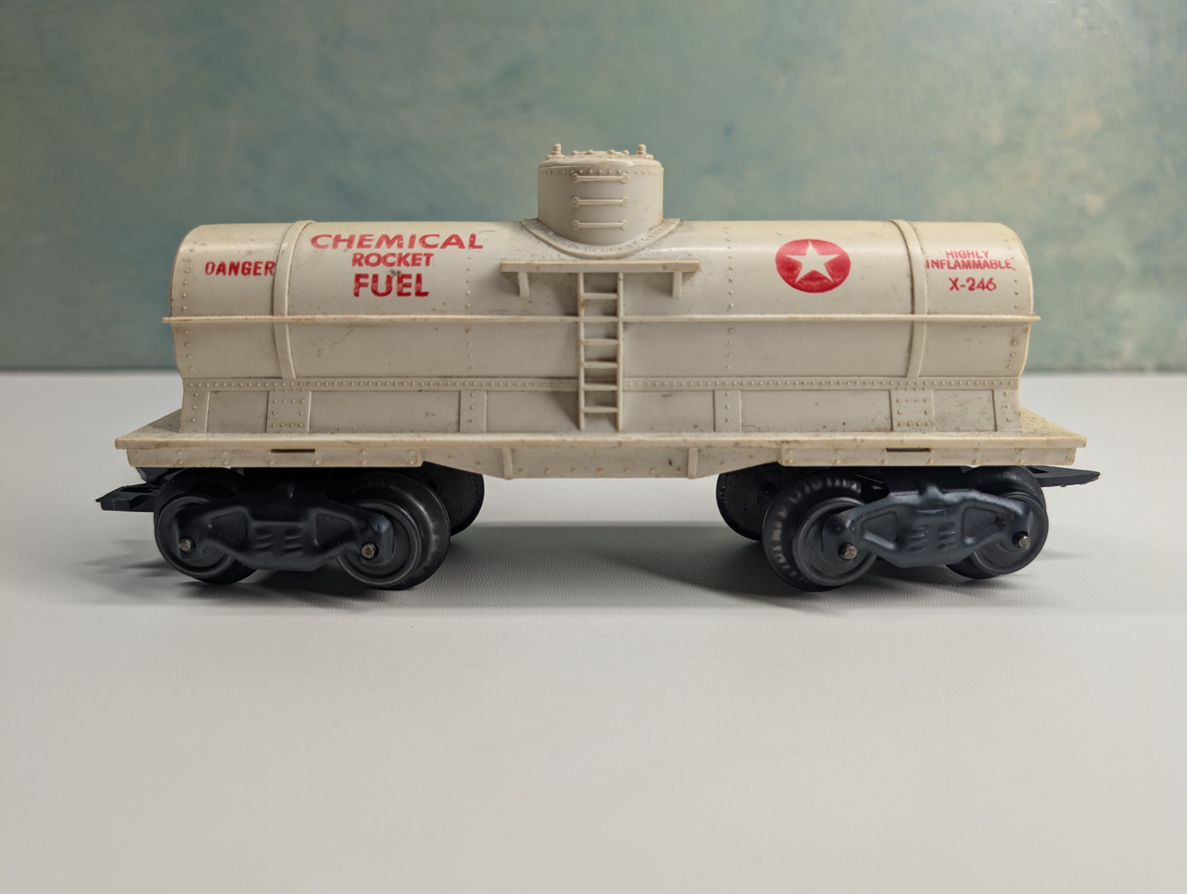 USED Marx O Single Dome Tank Car Chemical Rocket Fuel #X246