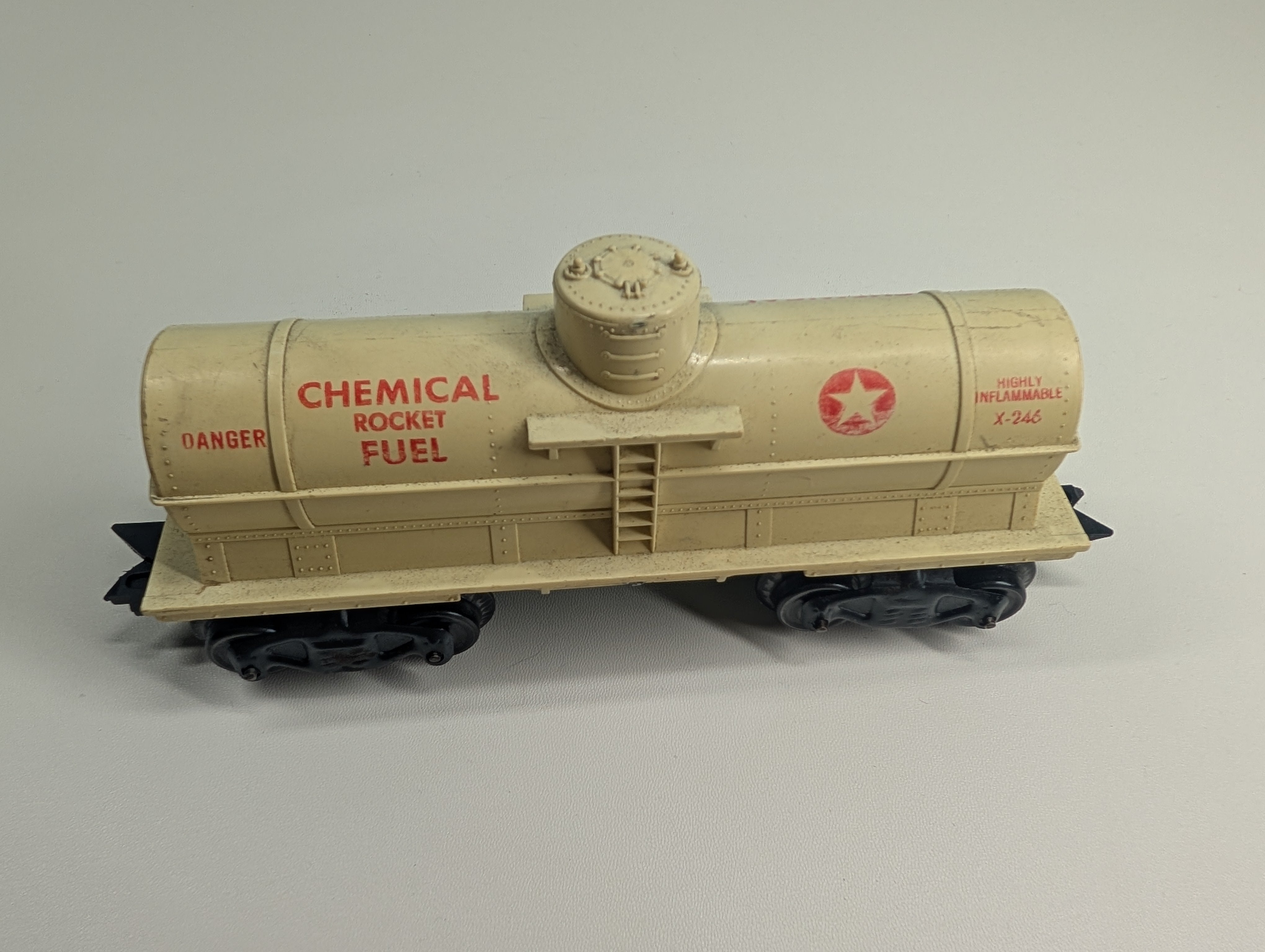 USED Marx O Single Dome Tank Car Chemical Rocket Fuel #X246
