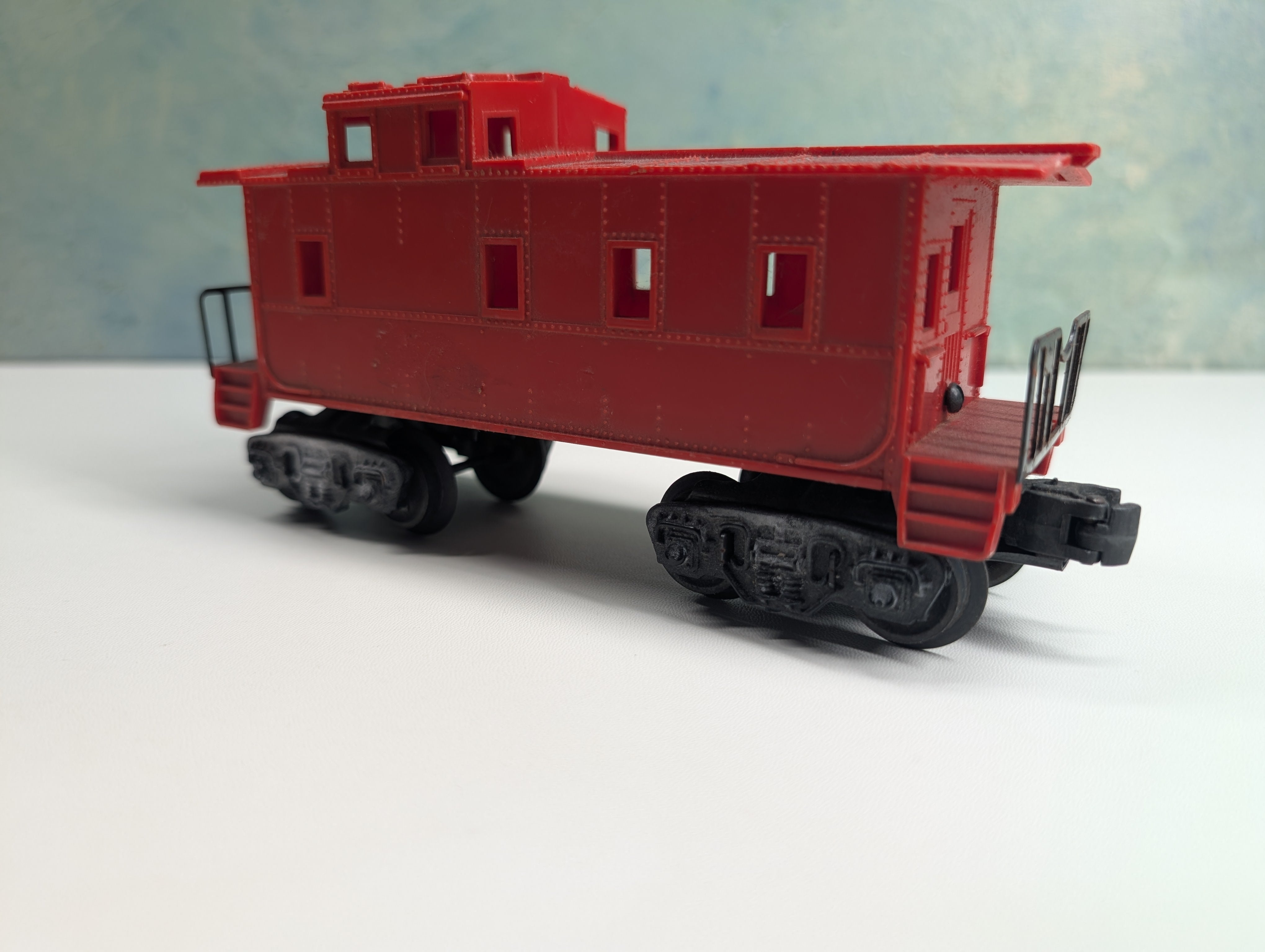 USED Lionel O Red Caboose Unlettered