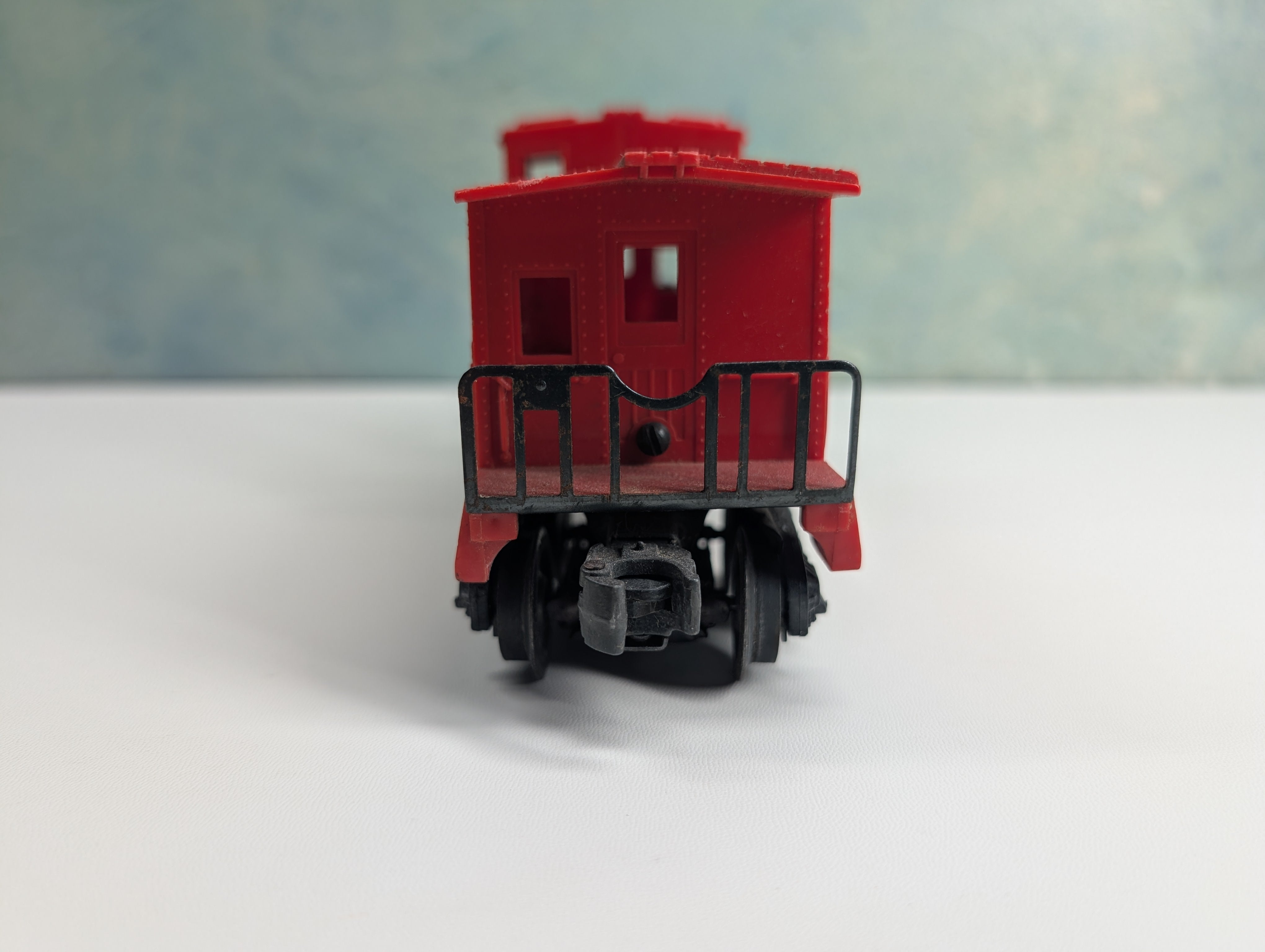 USED Lionel O Red Caboose Unlettered