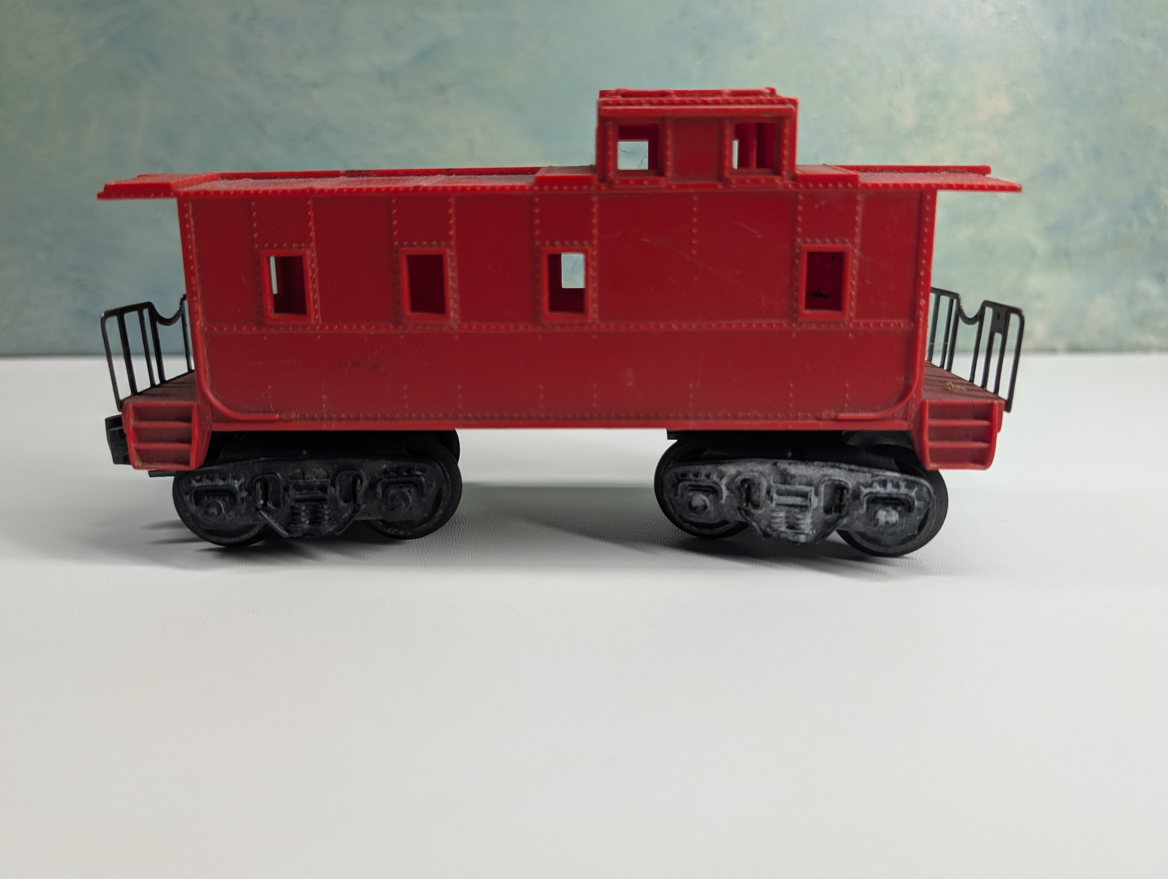 USED Lionel O Red Caboose Unlettered