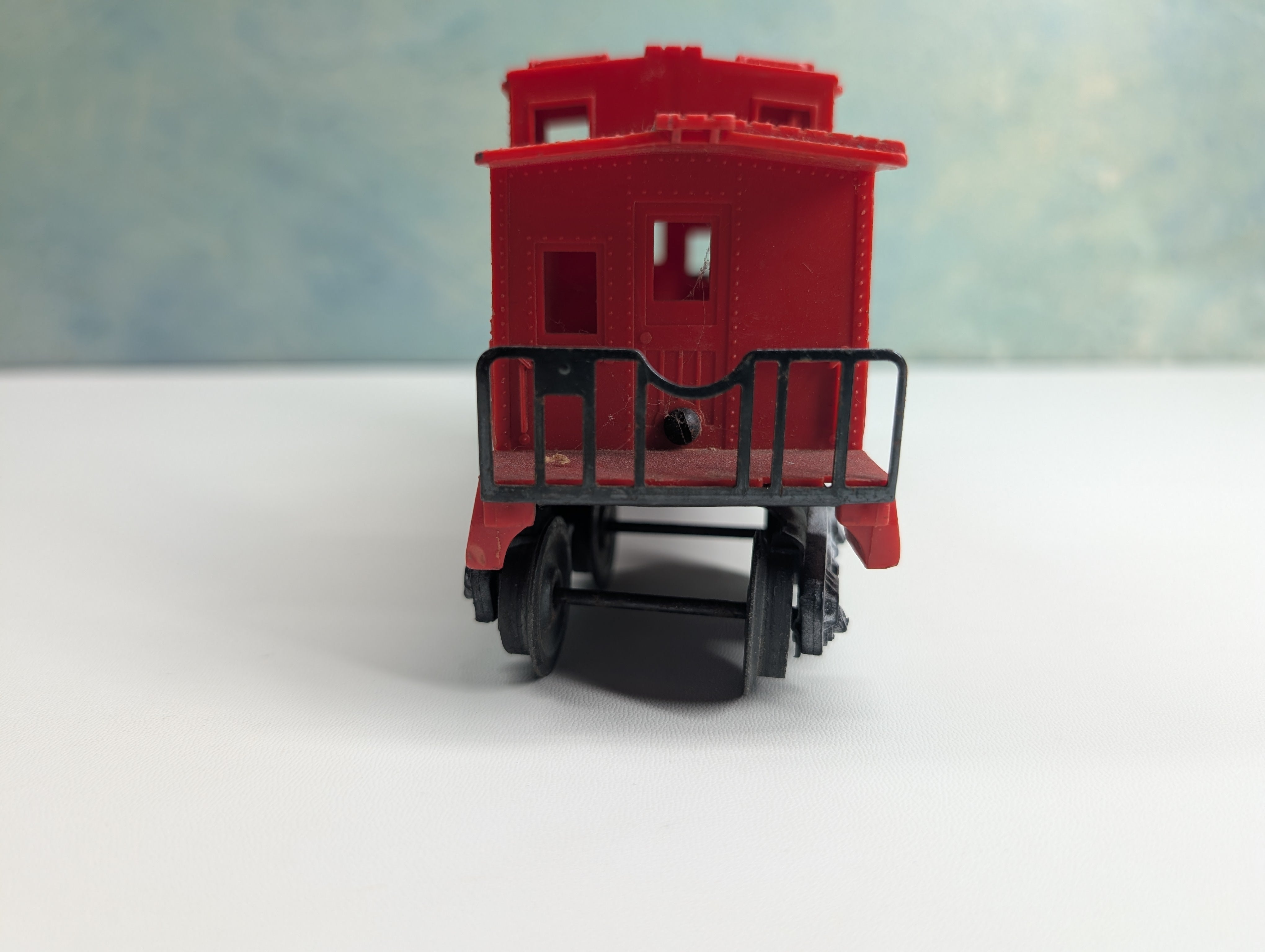 USED Lionel O Red Caboose Unlettered